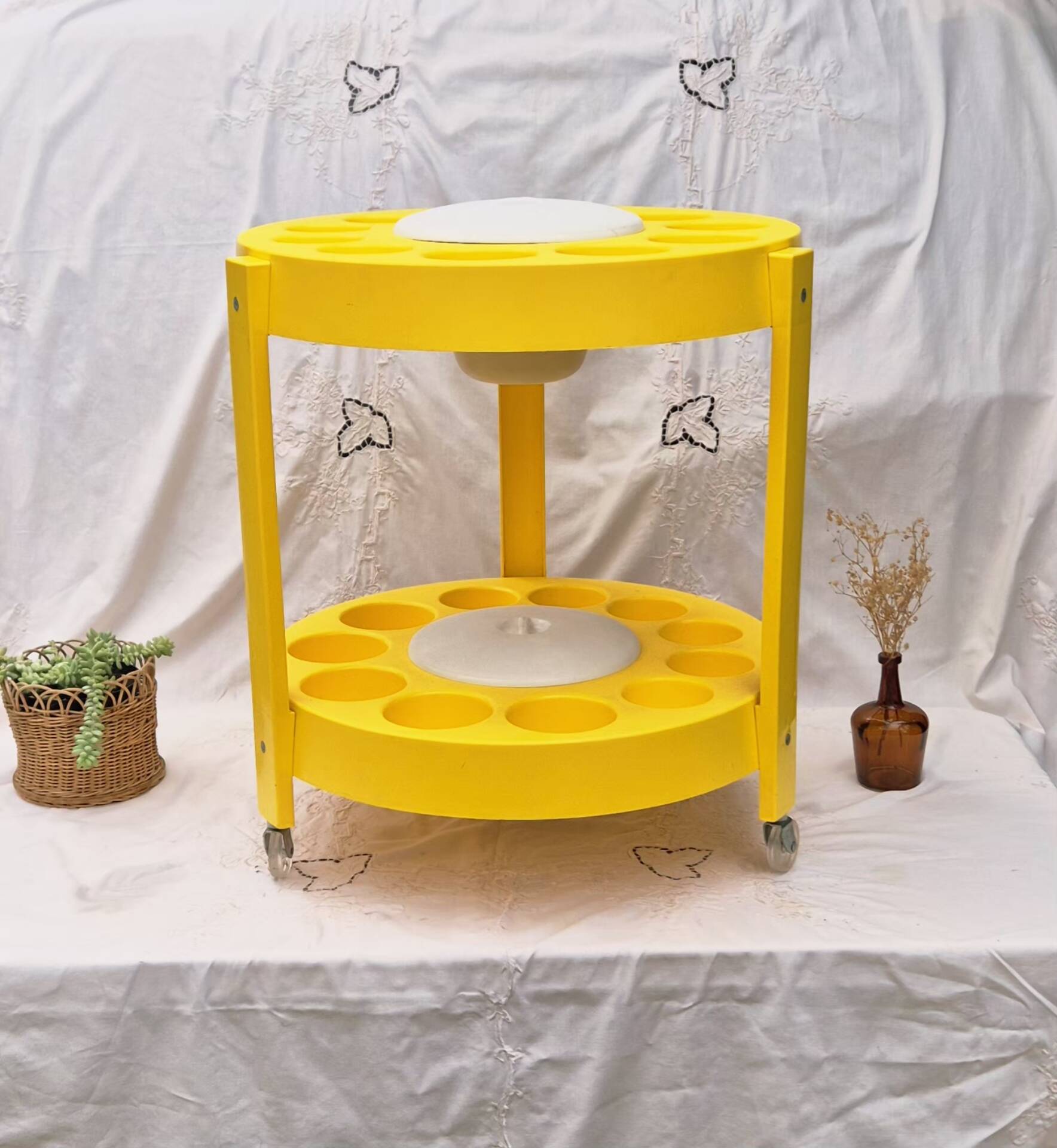 Serving trolley for drinks in yellow plastic, space age 1970.