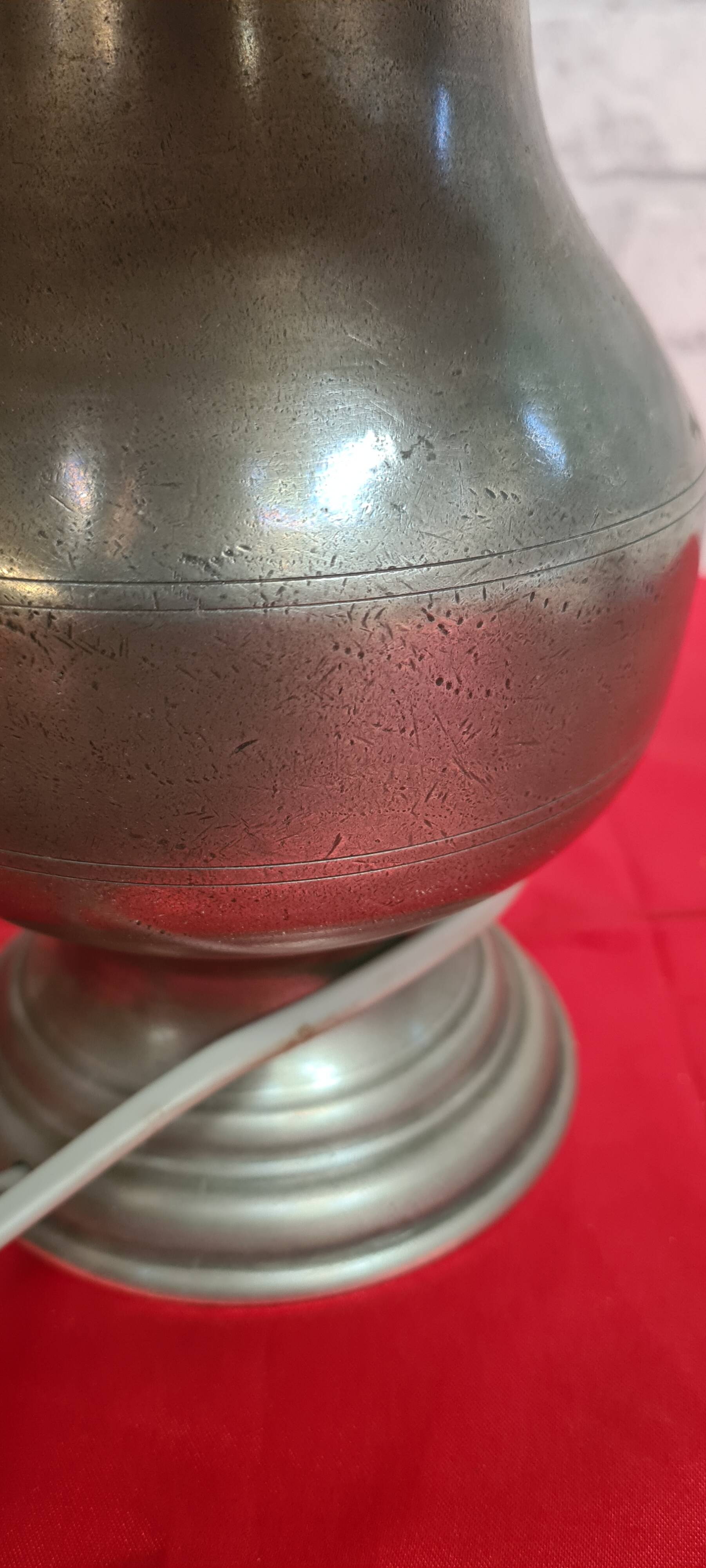 pairs of tin lamps and pleated lampshades h40x26 electricity to super condition standards