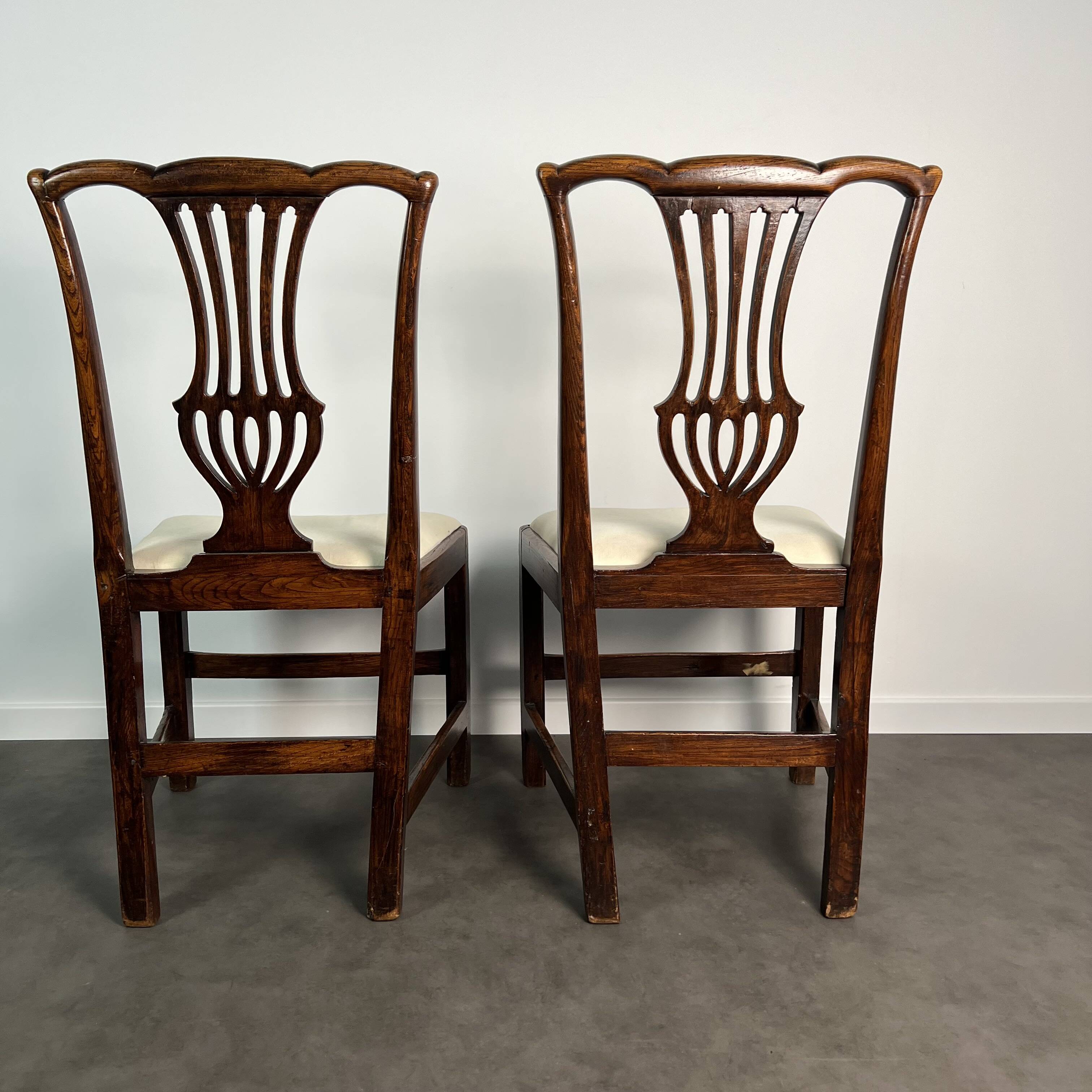 Pair of English Chippendale chairs - oak, 19th century