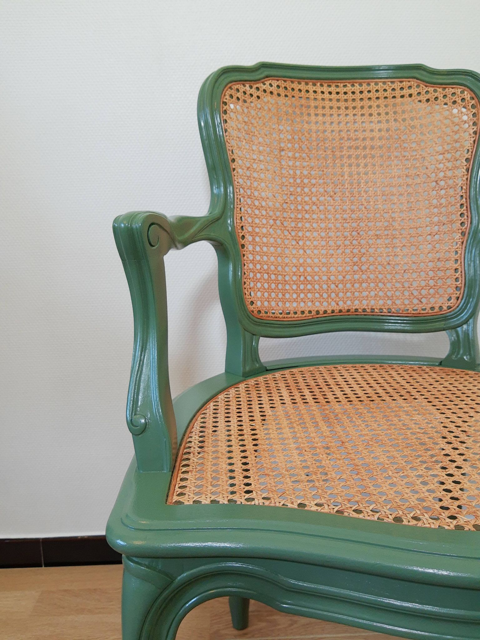 Restyled canned convertible armchair