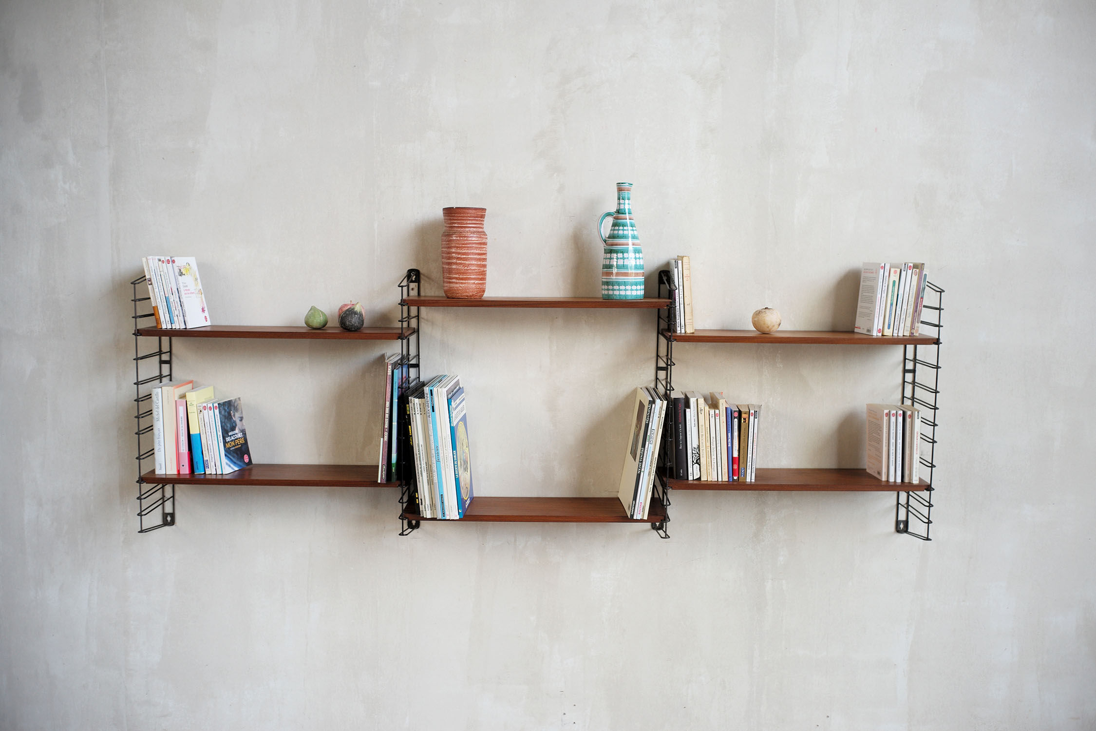 Tomado wall bookcase, Holland 1960