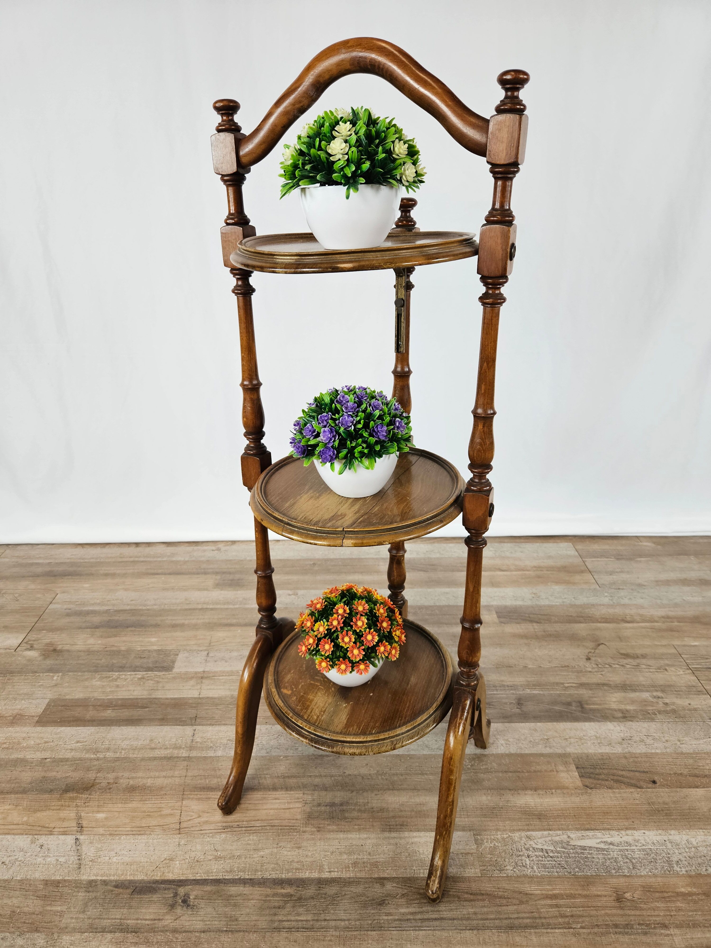70s coffee table in walnut with closable shelves