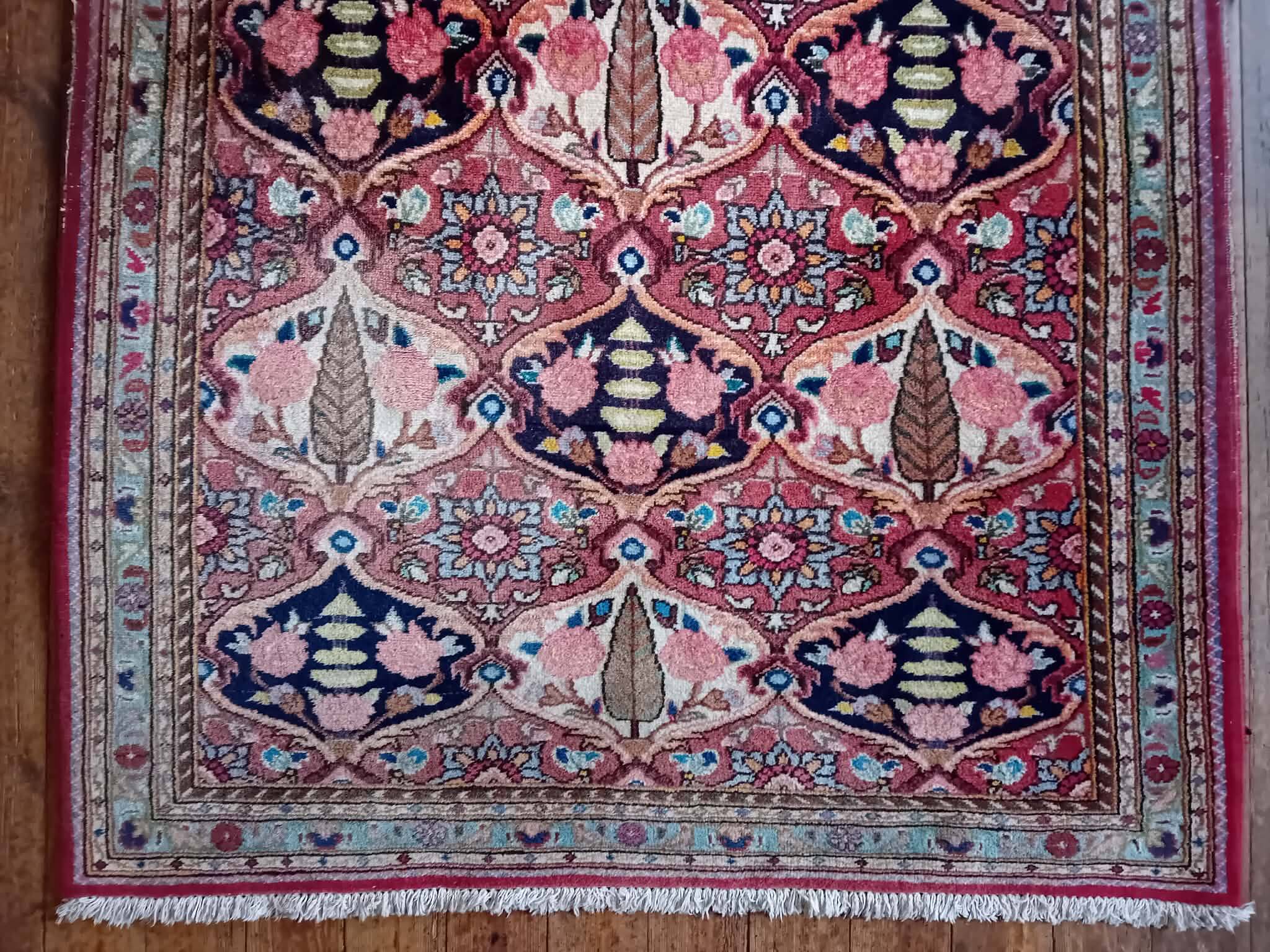 Handmade Bachtiar Persian rug 207x132cm