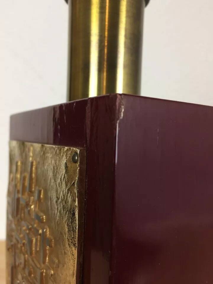 1980s vintage lamp base in red wood and gold metal.