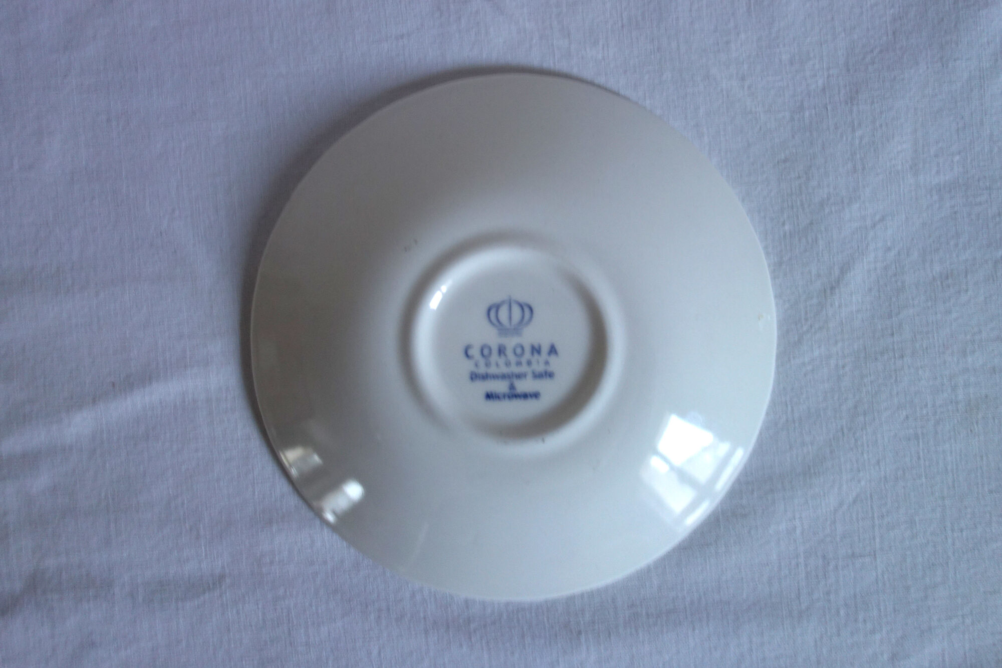 Pair of vintage Corona Colombia coffee cups