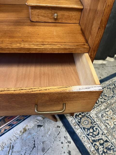 Vintage dressing table with tapered legs