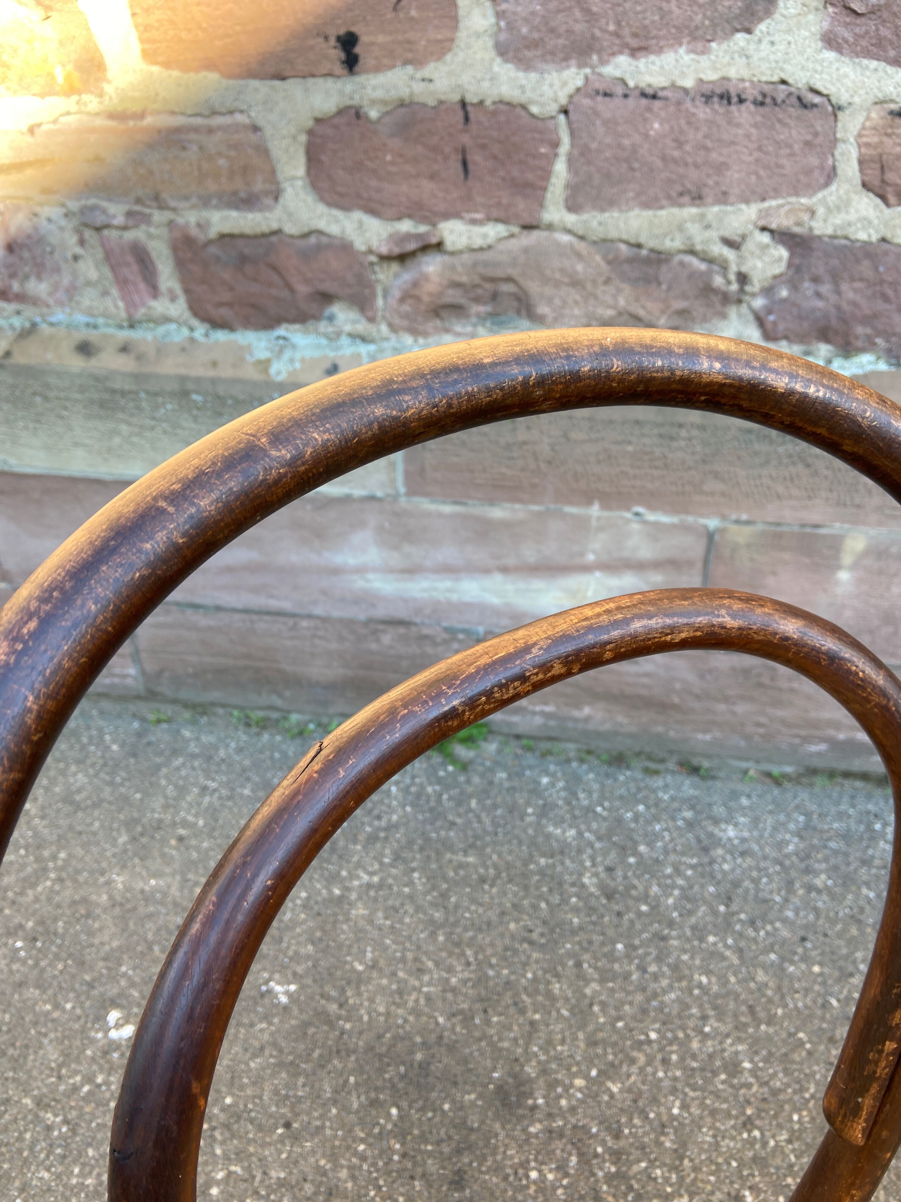 4 curved wood chairs Fischel Nr 14