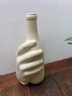 Ceramic single-flower vase