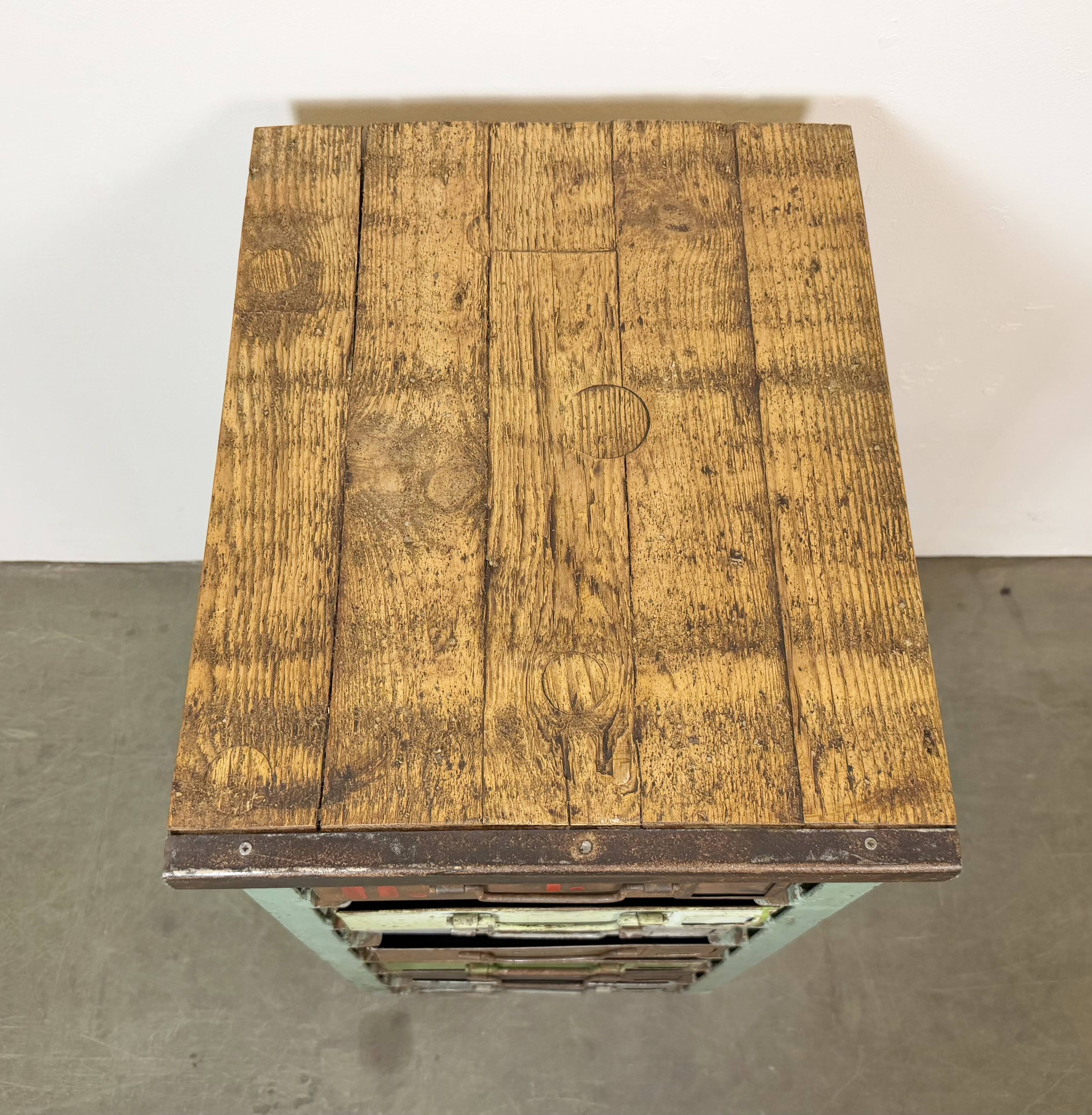 Commode industrielle en fer vert, années 1950