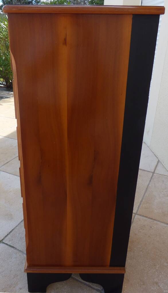 Louis XVI style chest of drawers in wood and cherry veneer