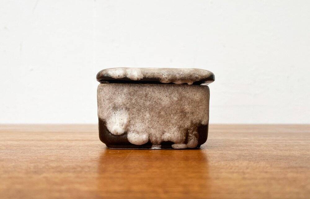 West German pottery box, fat lava WGP from the mid-century with lid, 1960s.
