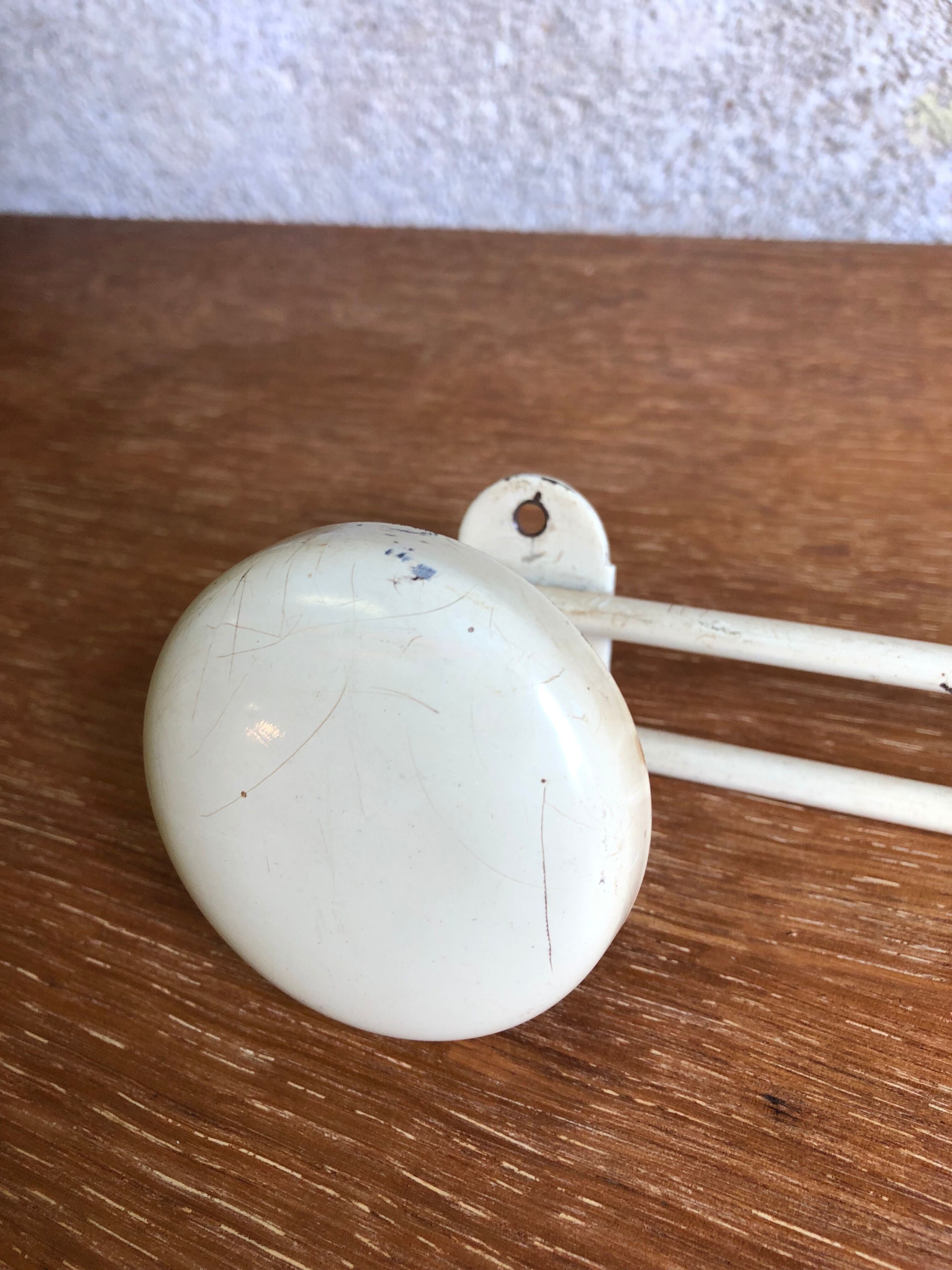 Patère, vintage beige metal coat rack