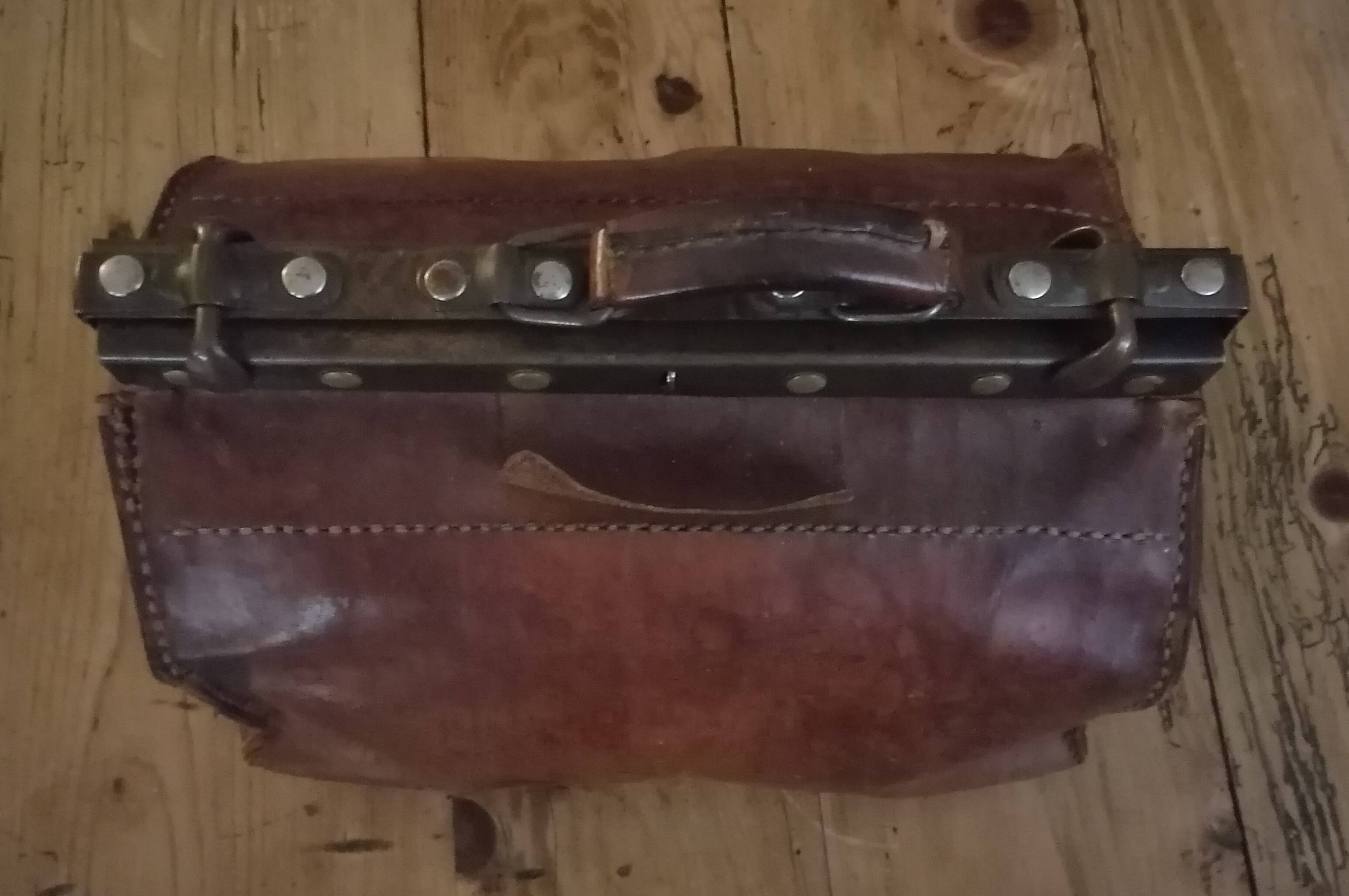 Leather doctor's bag