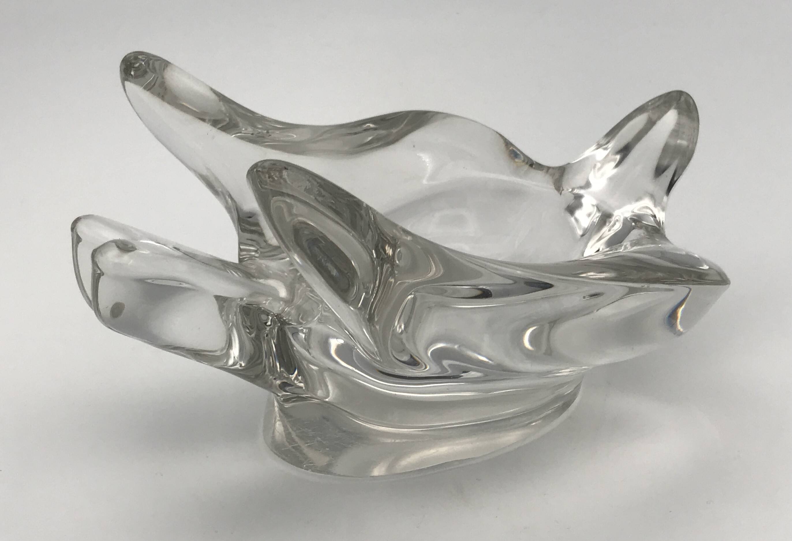 Bird-shaped paperweight, crystal swallow