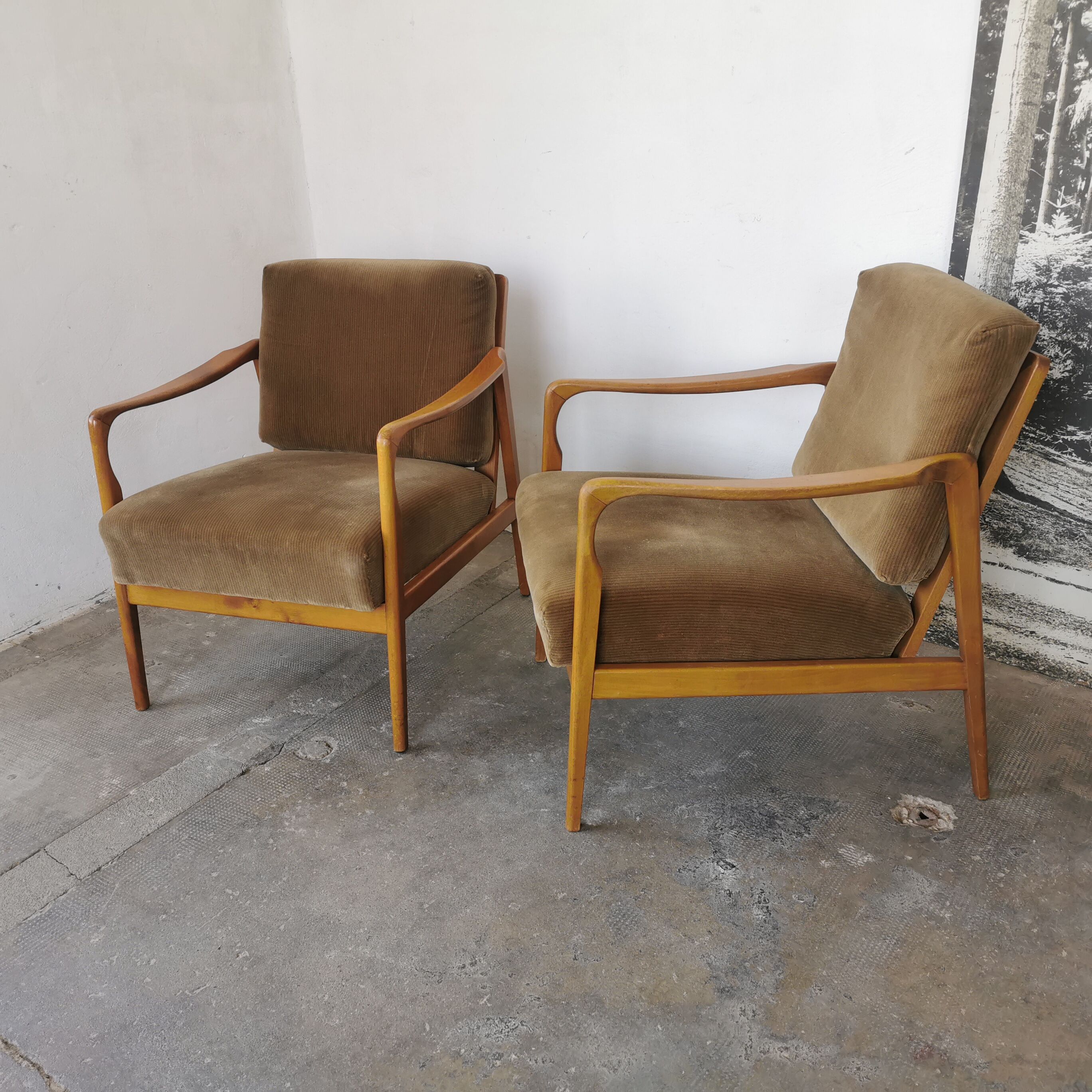 Paire de fauteuils vintage bois et velours