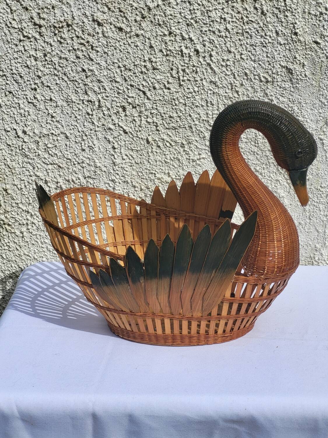 Vintage swan basket