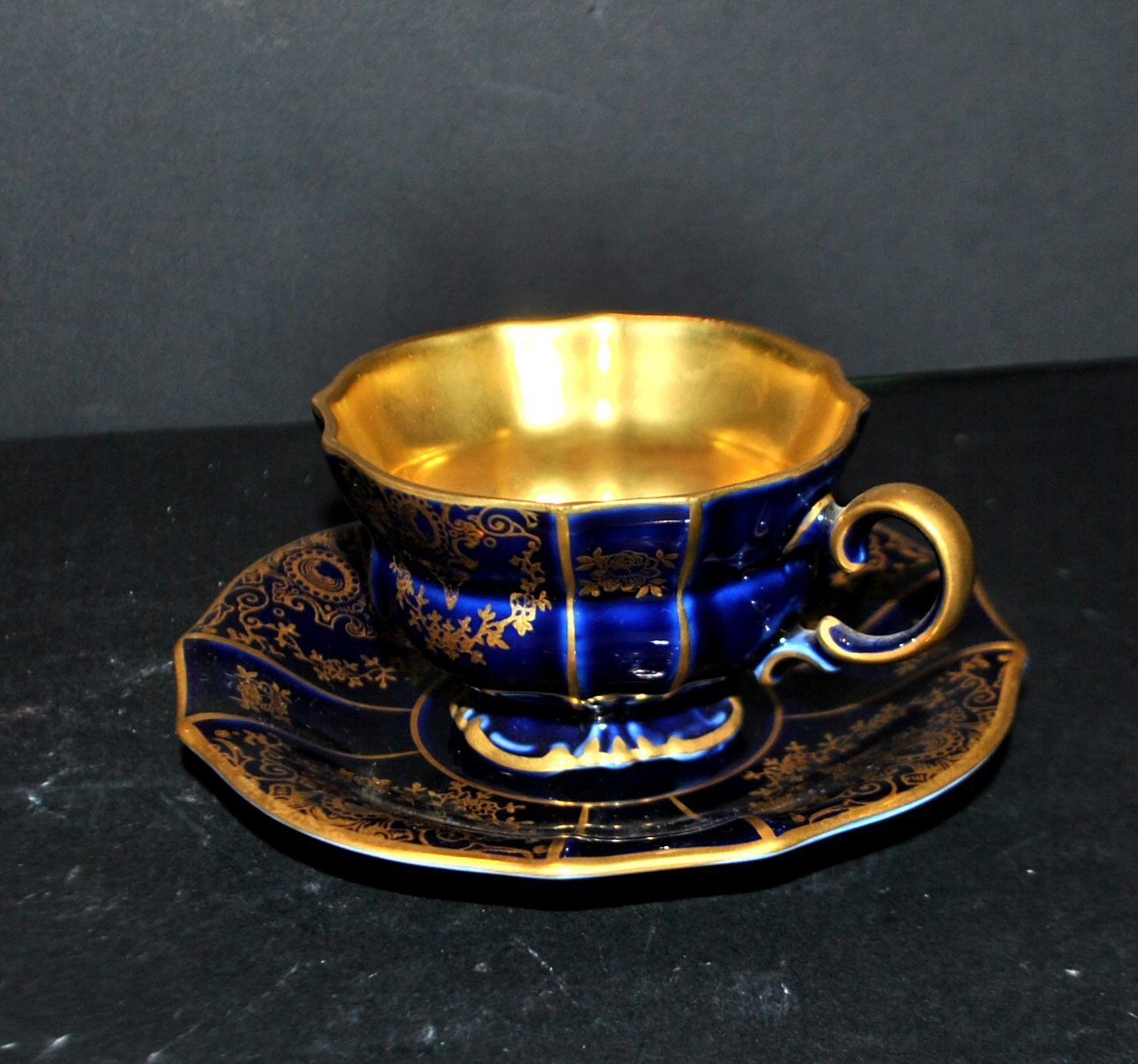A precious, multi-lobed cup in German cobalt porcelain with a gold interior, Lindner Bavaria.