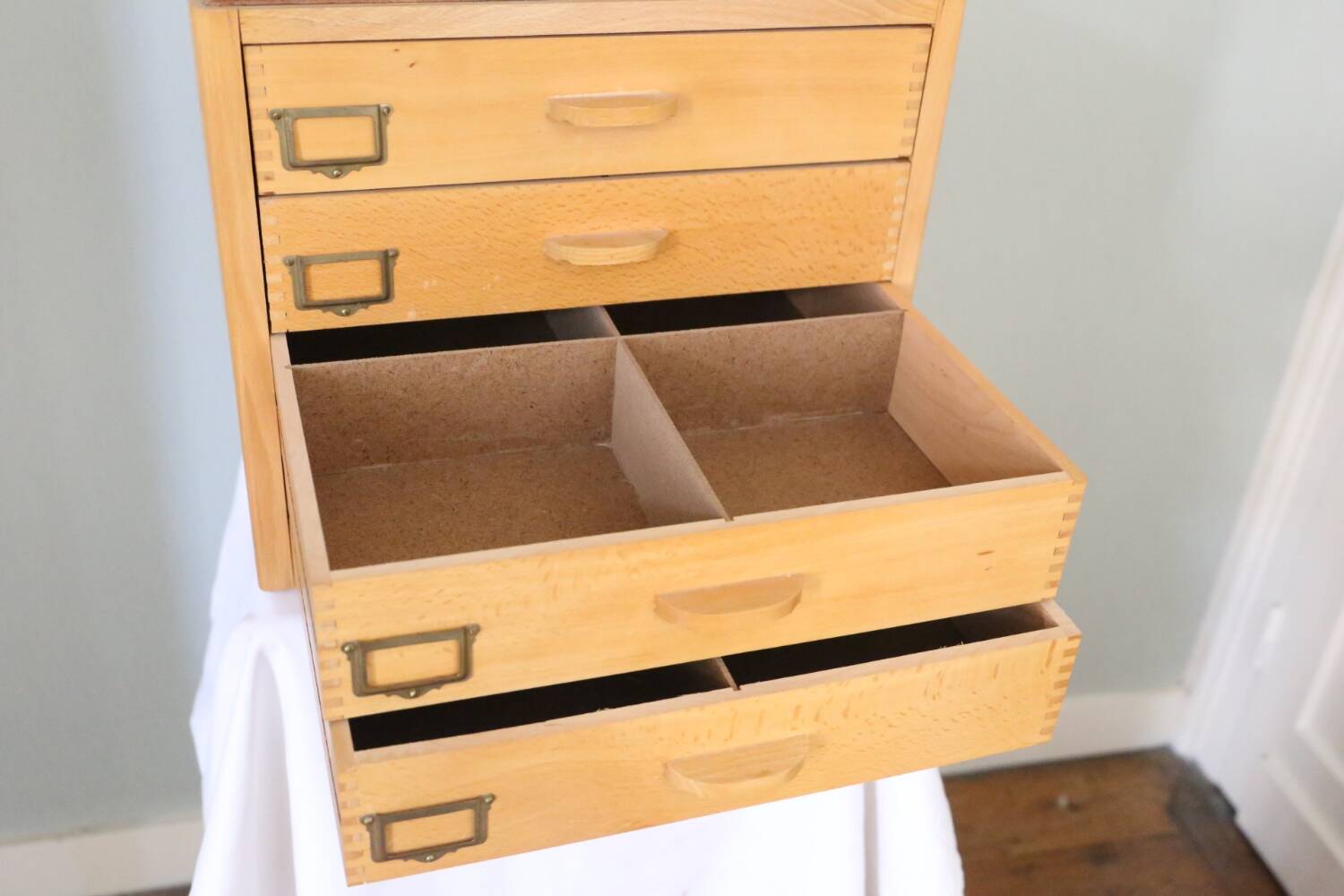 Drawer storage unit