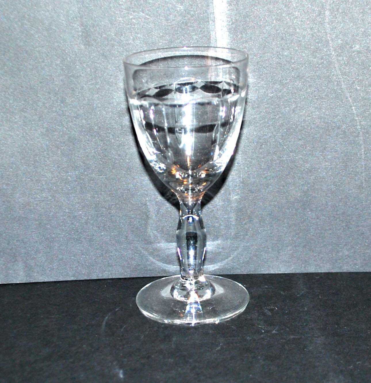 Set of 6 vintage stemmed glasses in glass cut with drops 11.5cm