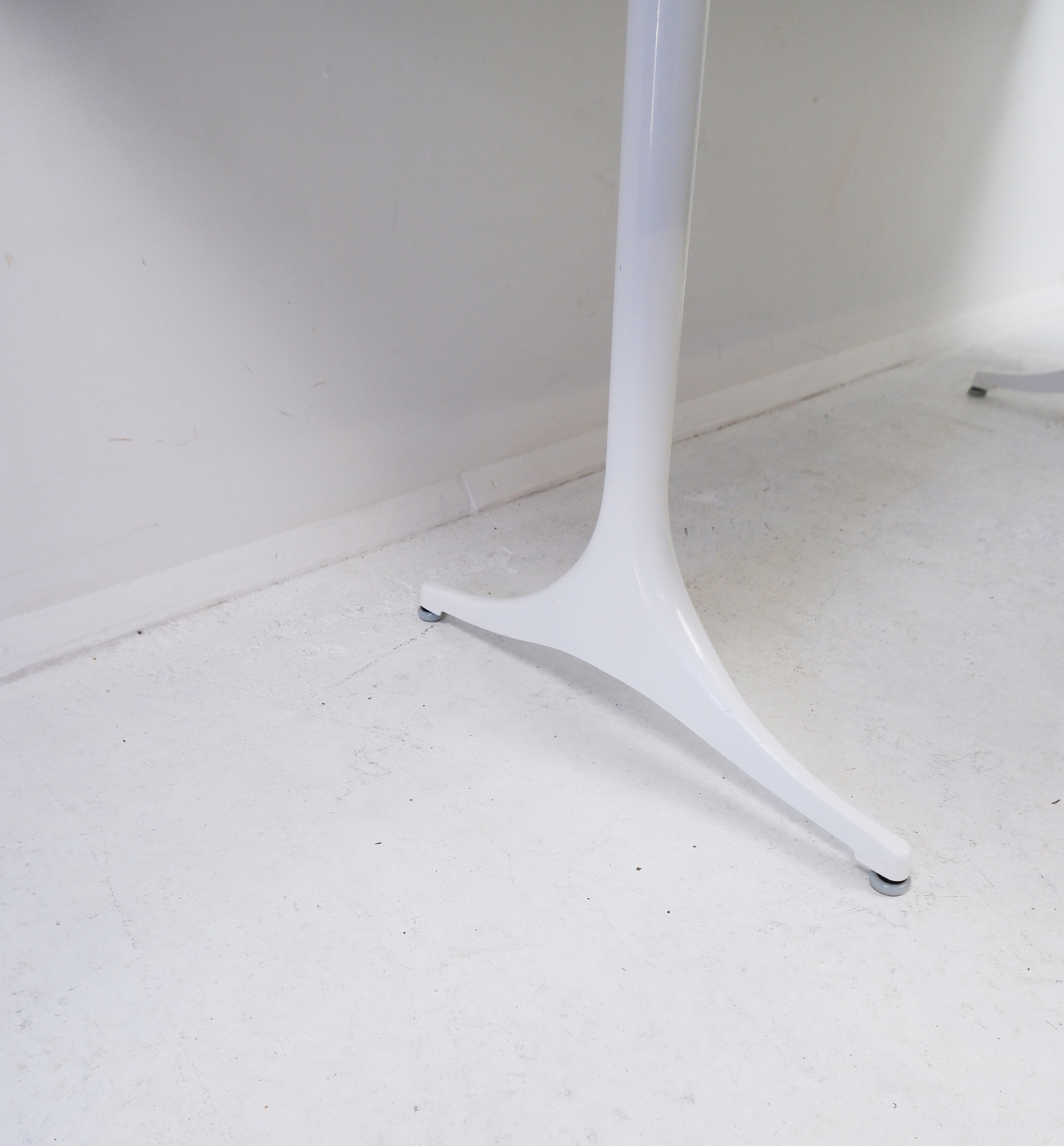 George Nelson dining table for Herman Miller