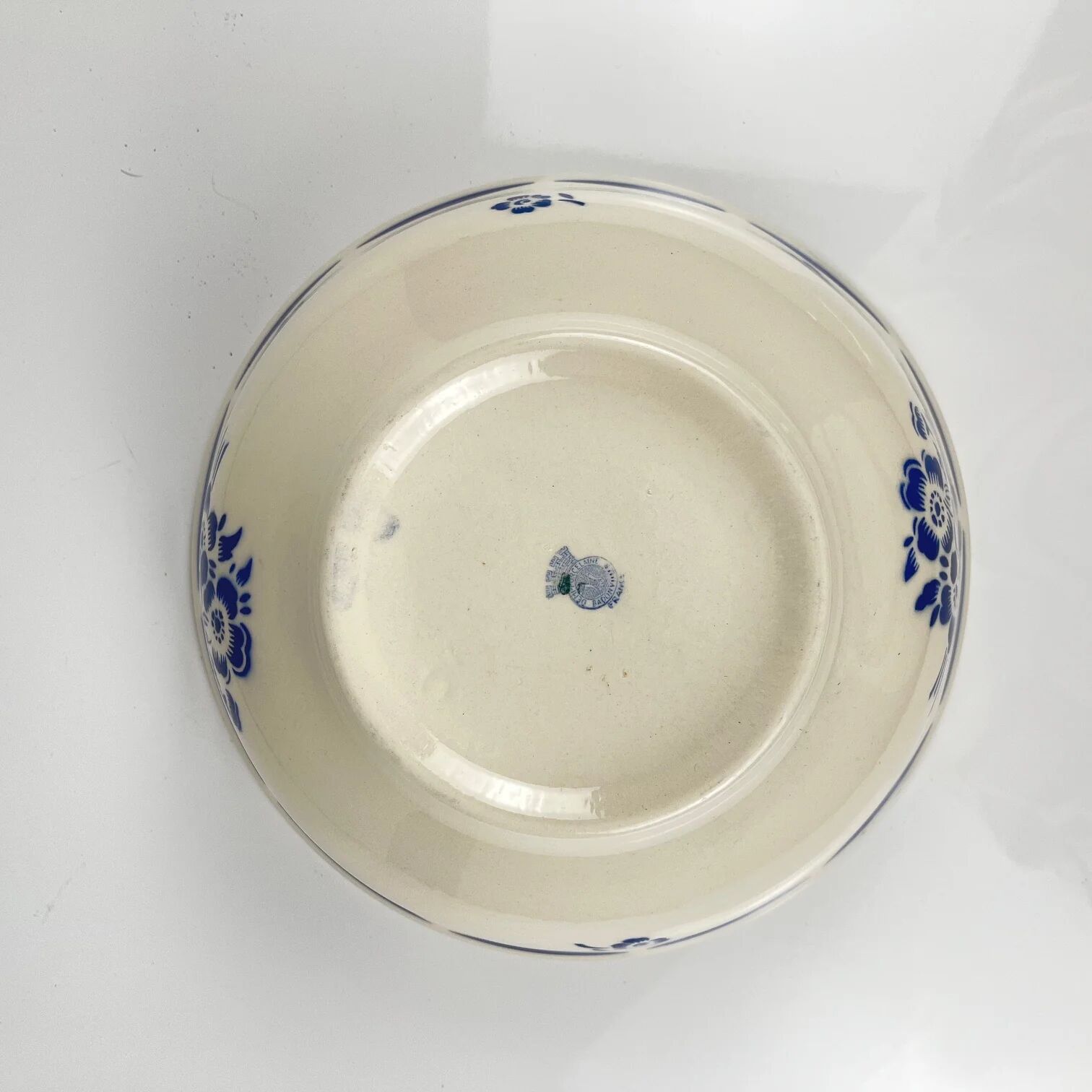 Half-porcelain salad bowl Badonviller, blue flower pattern, early 20th century.