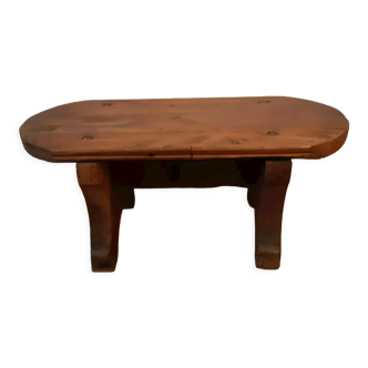 Tabouret bas de traite en bois ciré