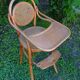 Chaise haute d'enfant cannée modèle début XXème Thonet