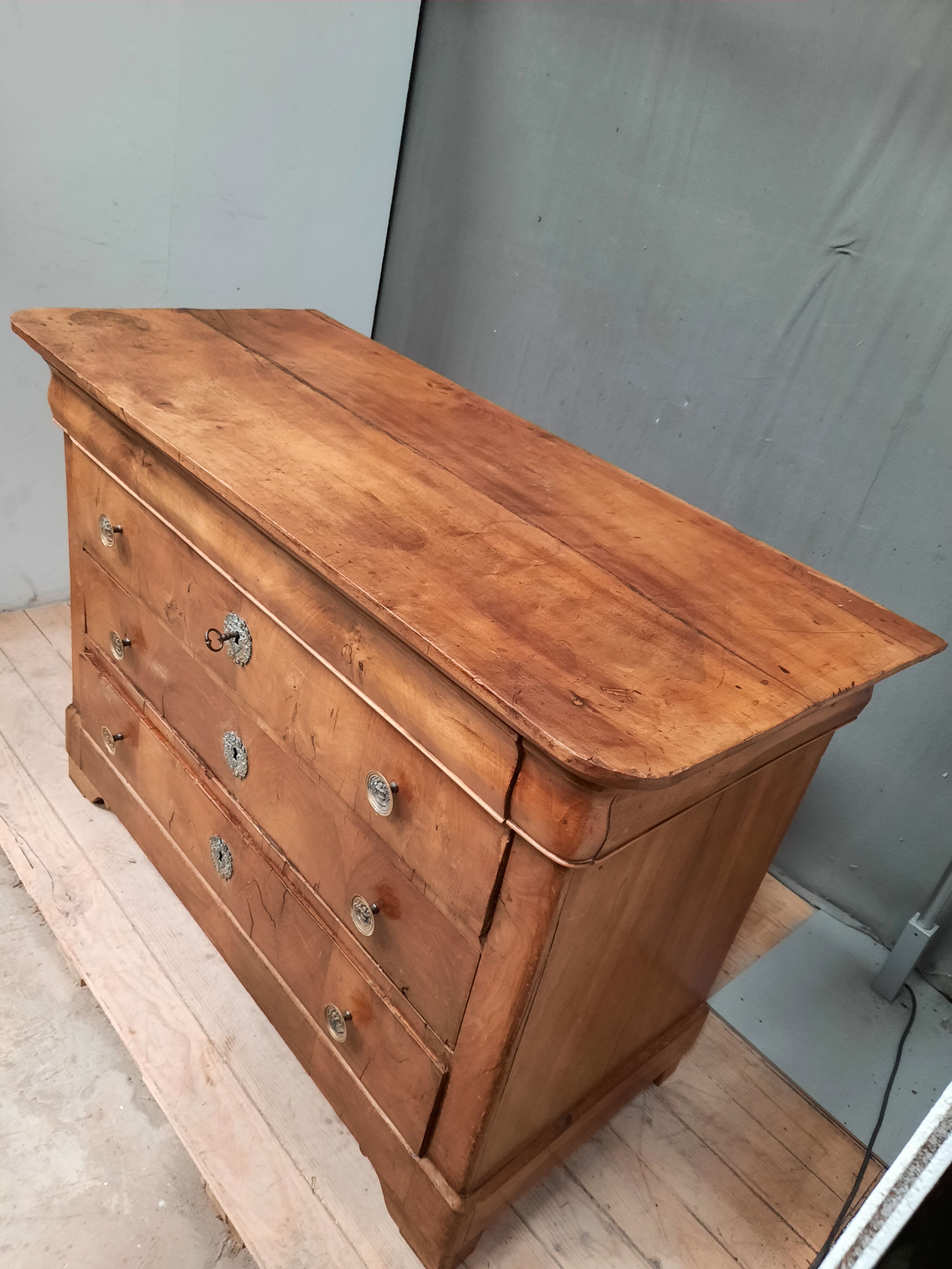 Commode Louis Philippe à doucine