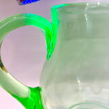 Art Deco carafe and its two glasses, in uraline