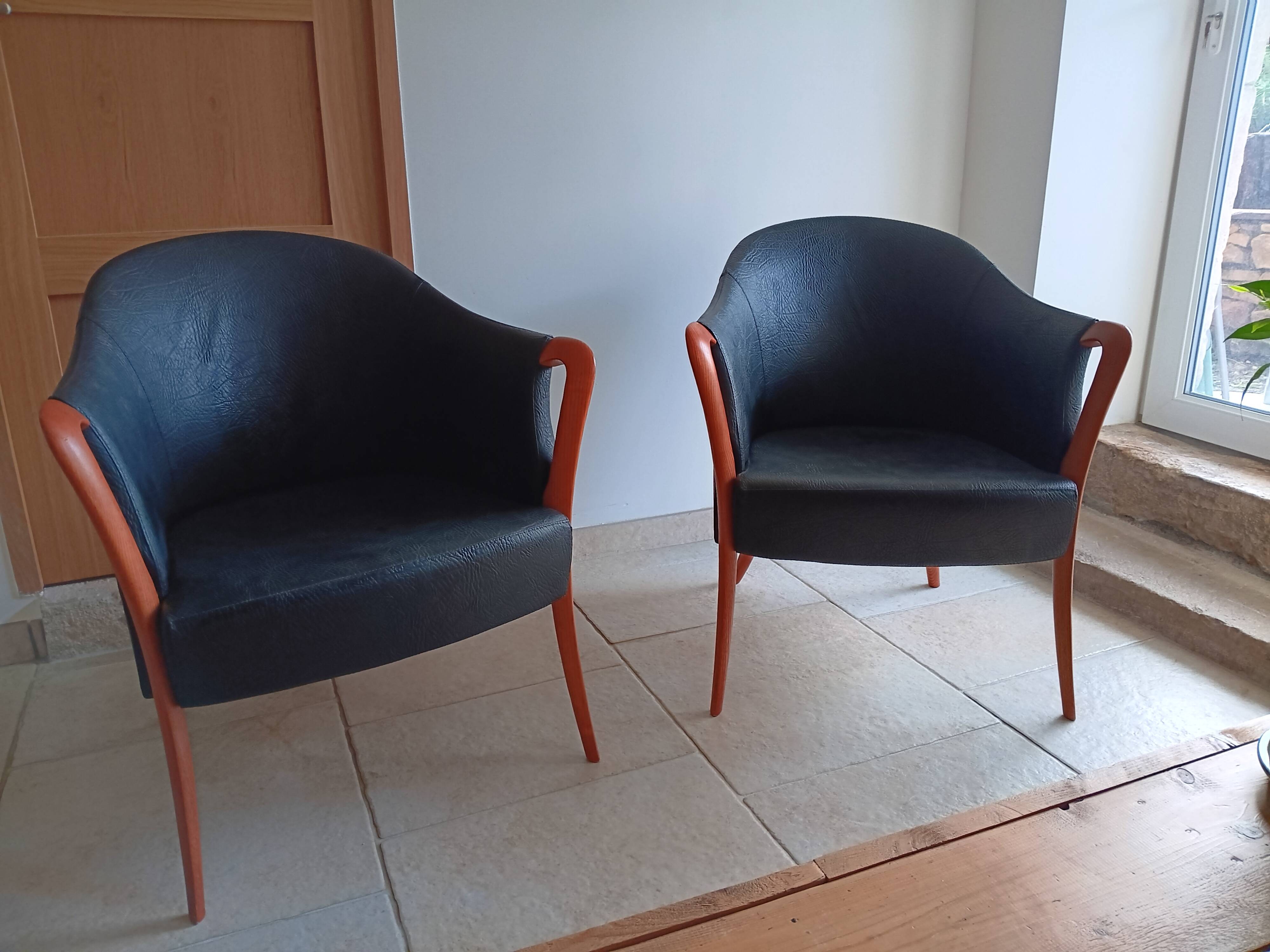 Pair of leather and wood armchairs in the Umberto Asnago style.