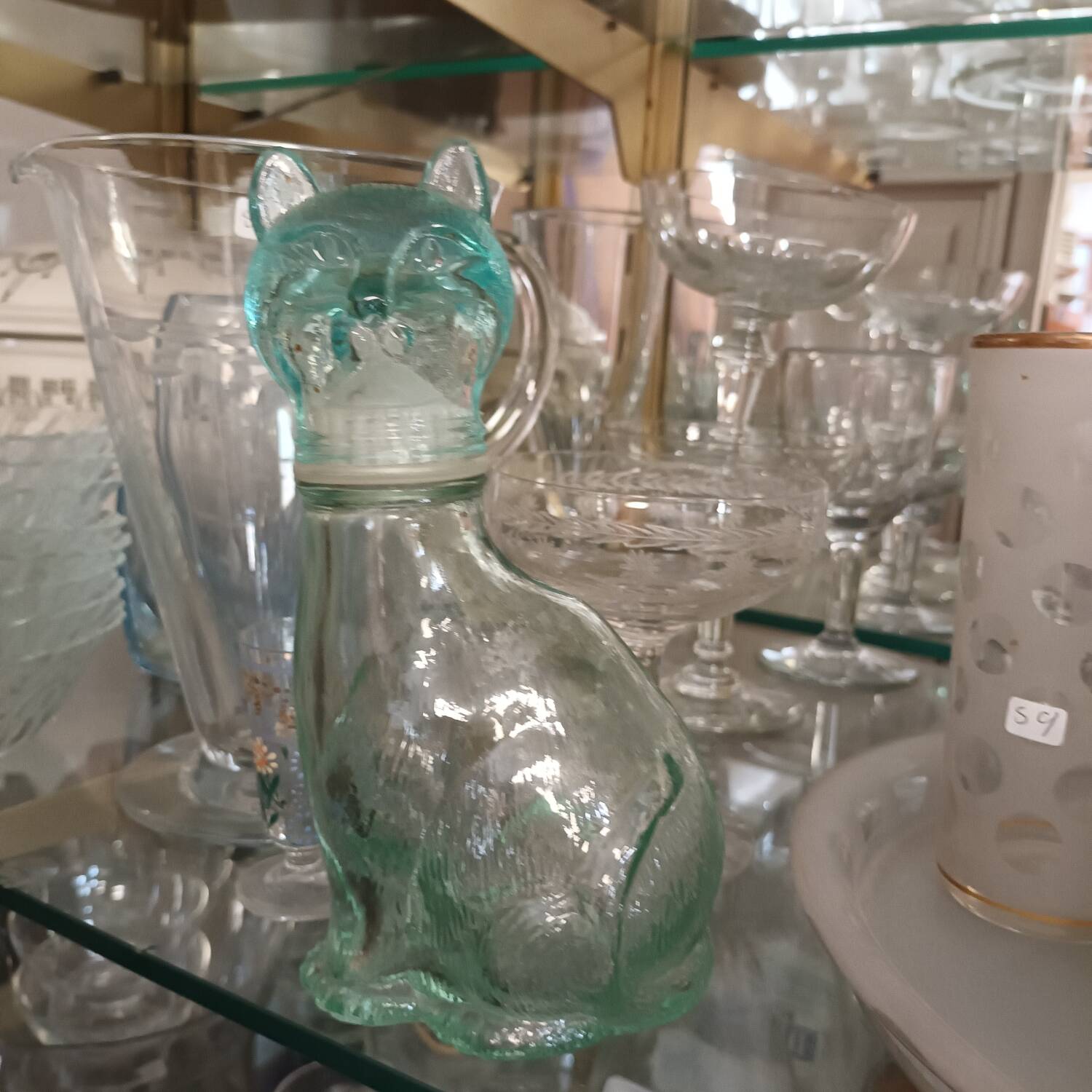 Cat-shaped glass bottle