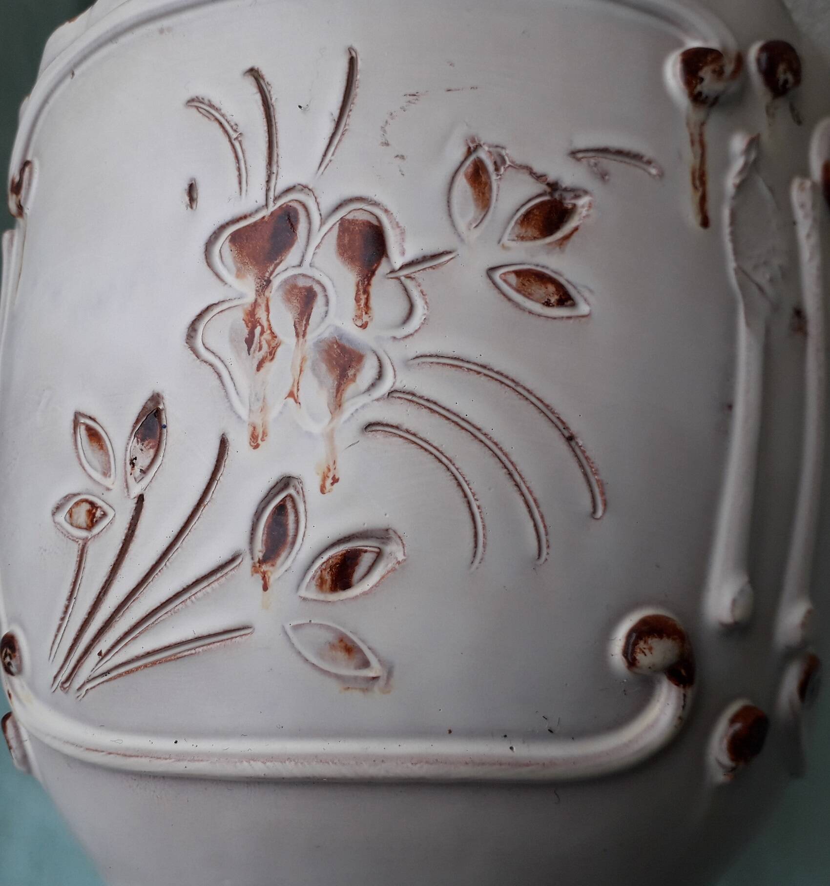 ceramic cache-pot