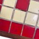 Table d'appoint vintage en bois avec plateau en céramique/carrelage