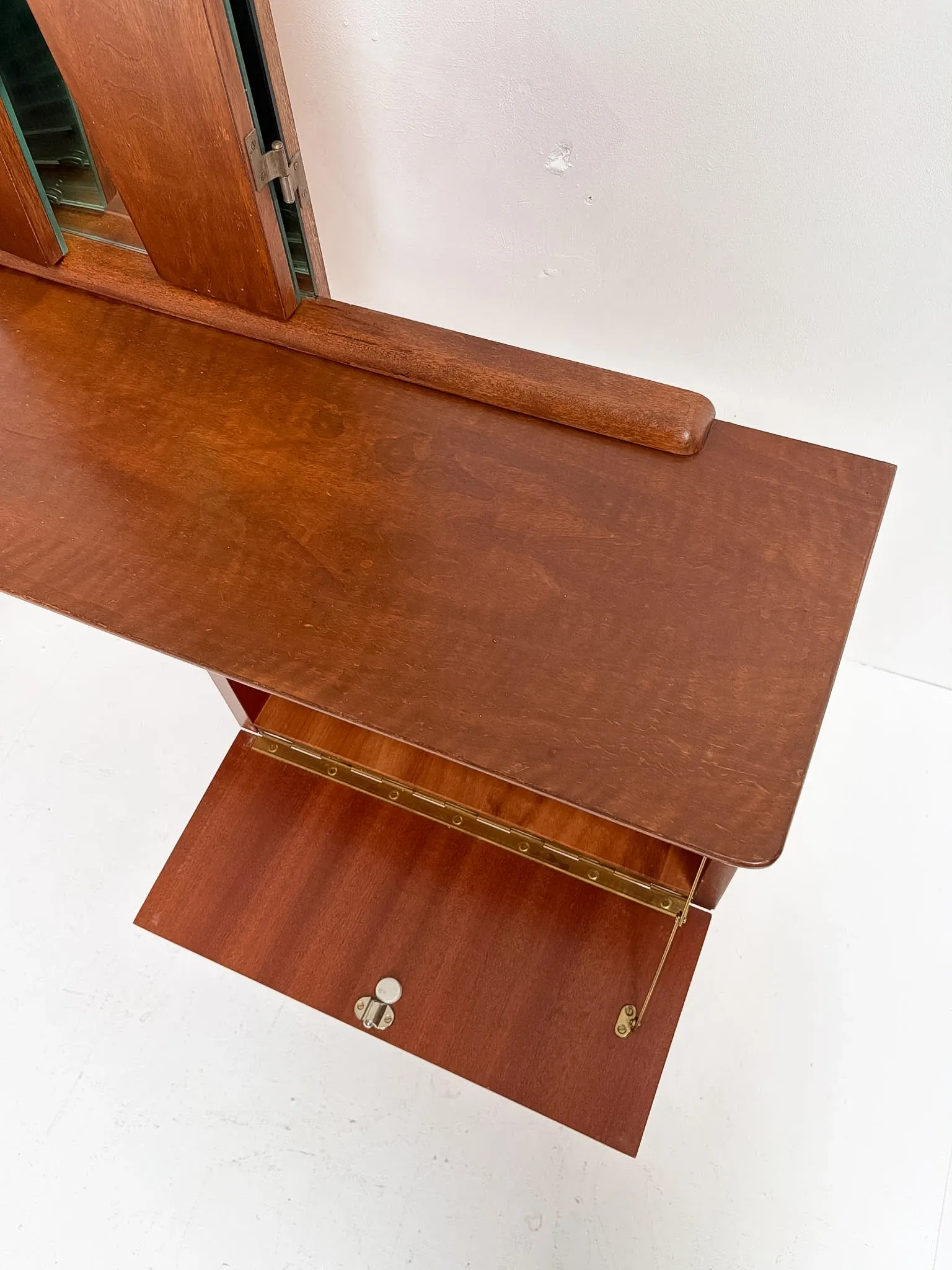 Vintage dressing table with fold-out mirrors, 1950’s