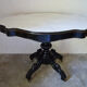 Table violon Napoléon III en bois noirci et marbre blanc, XIXe siècle