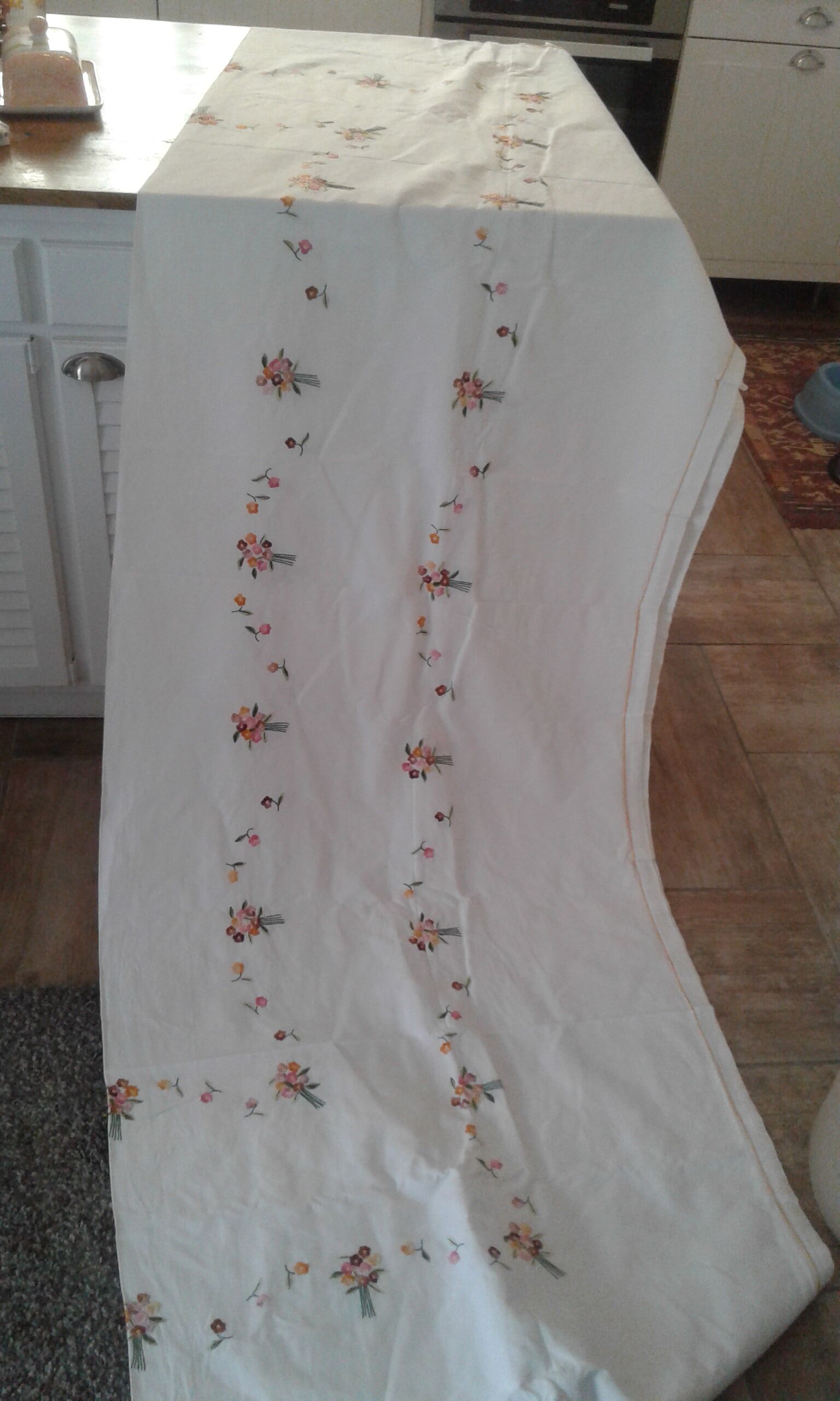 Nappe et 12 serviettes broderies fleurs champêtre