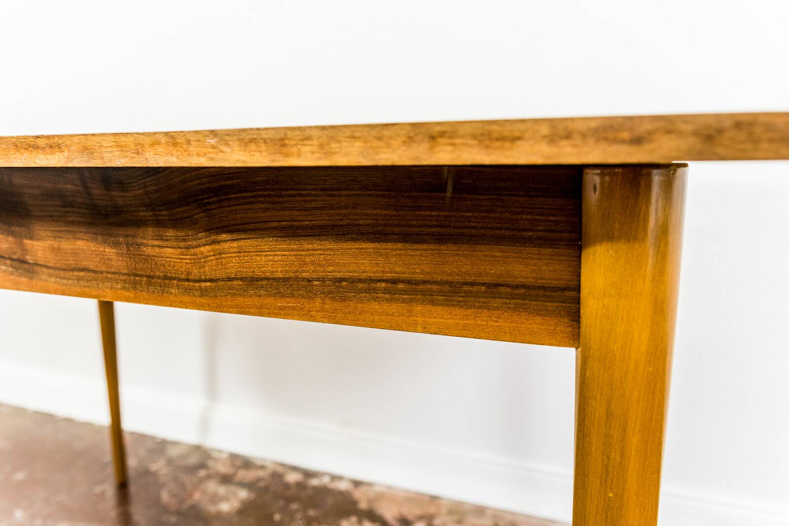 Table à manger extensible de style mid-century en noyer, années 1960