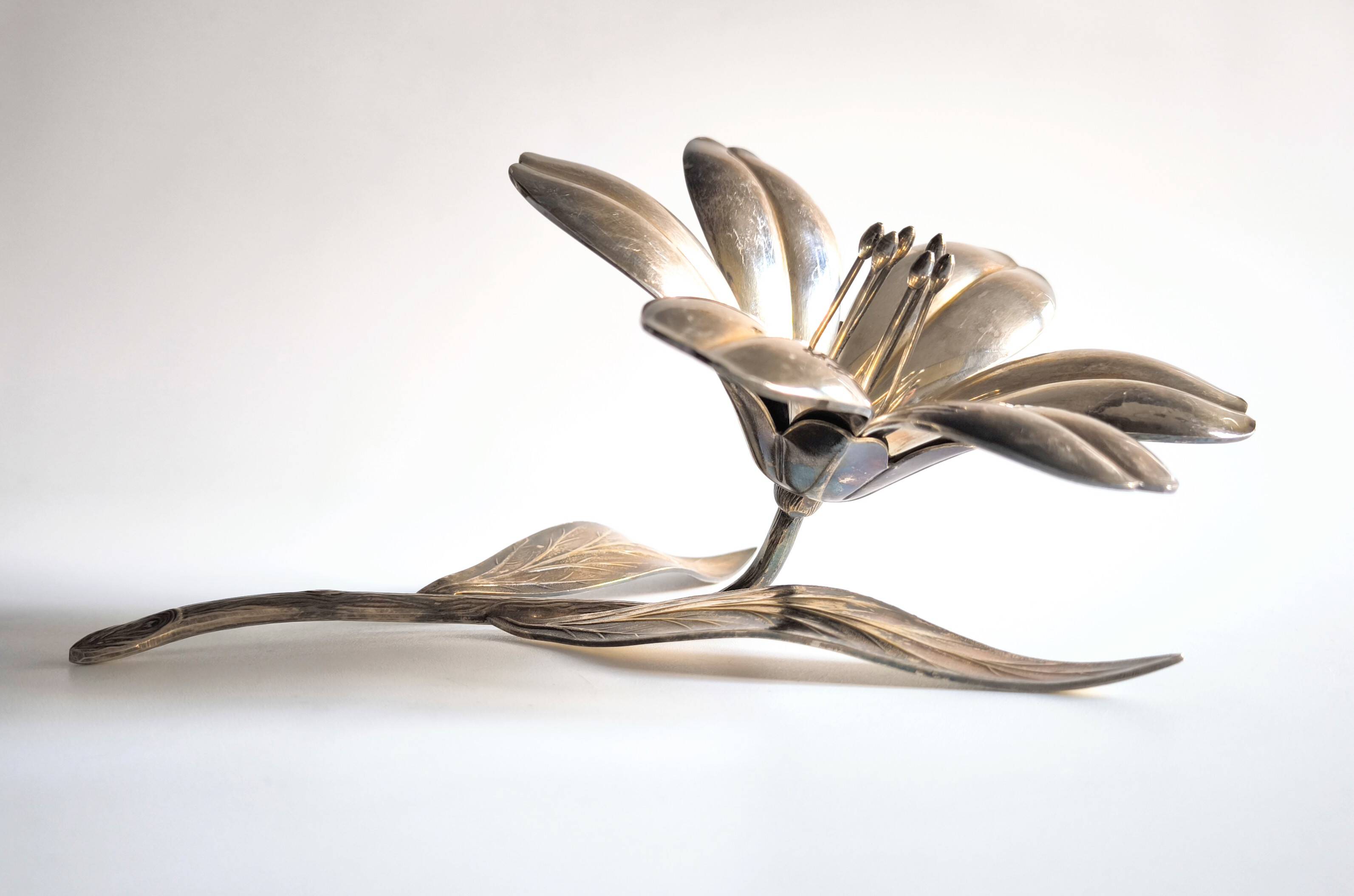 Cendrier en métal en forme de fleur Plame 1960