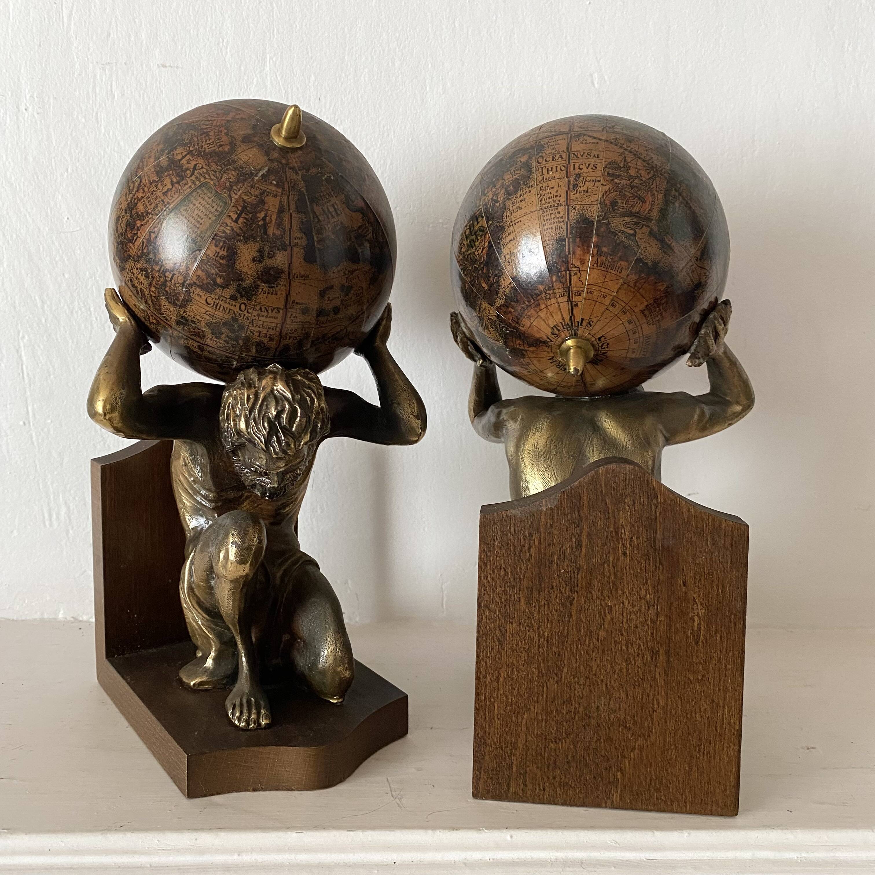 Serre-livres Atlas , globes style mappemonde ancienne