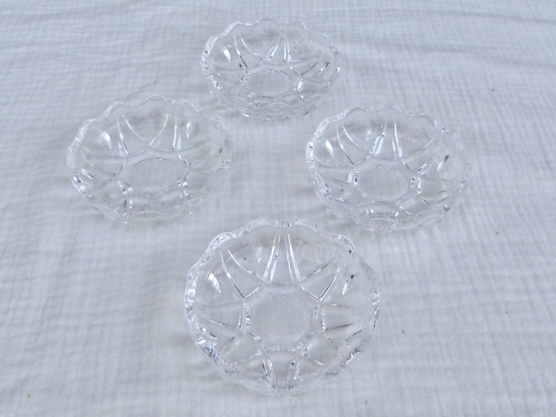 Set of 4 XS cut glass bowls