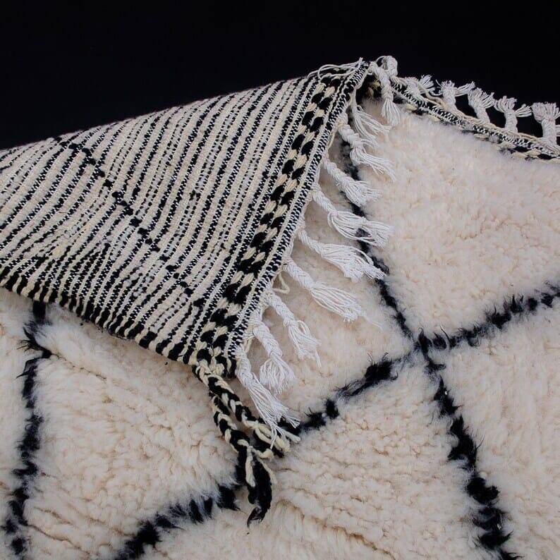Authentic handmade pure wool rug in black and white, size 1.5/2.5 m.