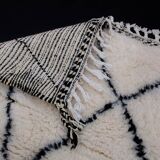 Authentic handmade pure wool rug in black and white, size 1.5/2.5 m.