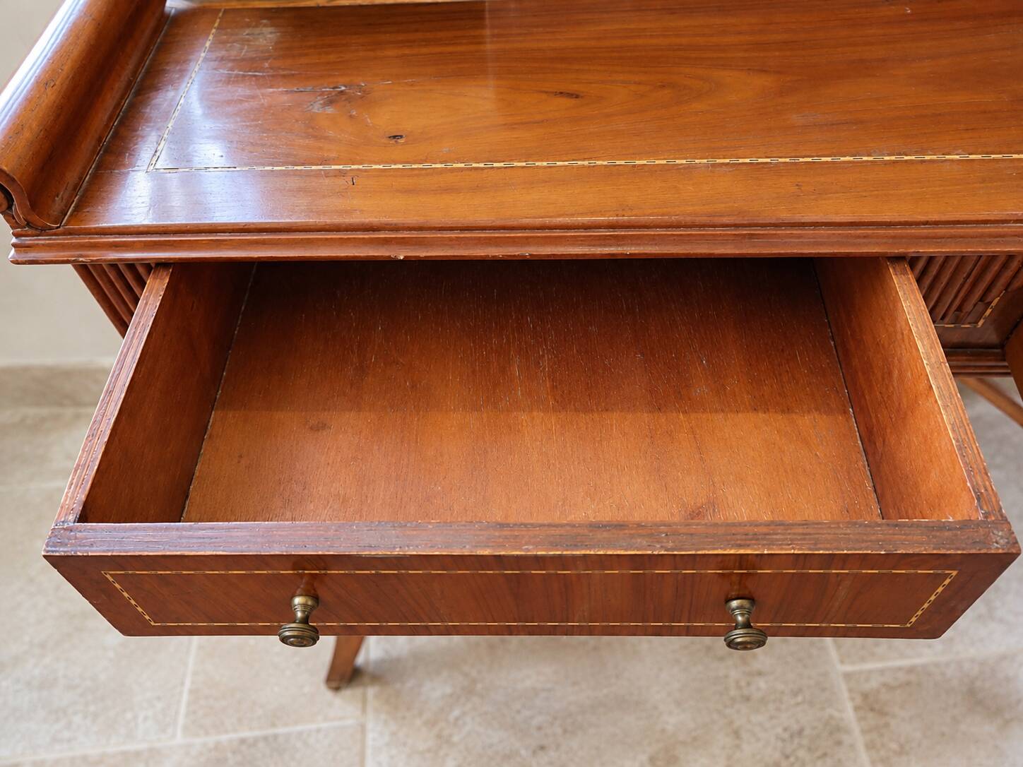 Antique wooden desk with steps and drawers – 103 cm