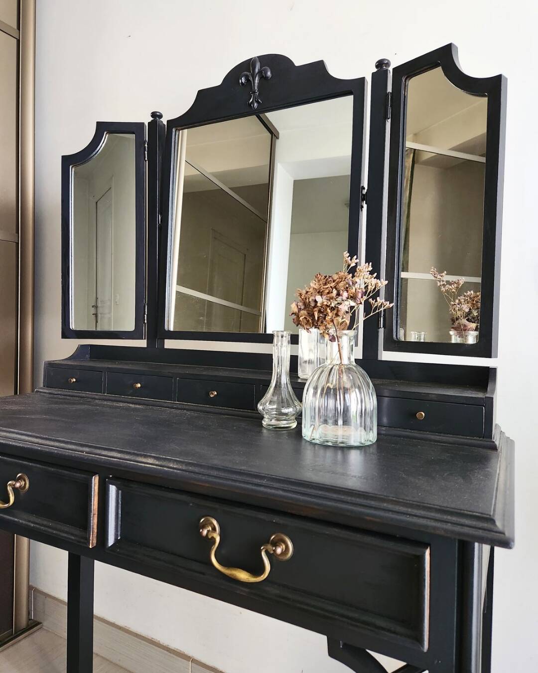 Antique dressing table