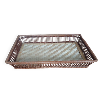 Wicker presentation basket tray