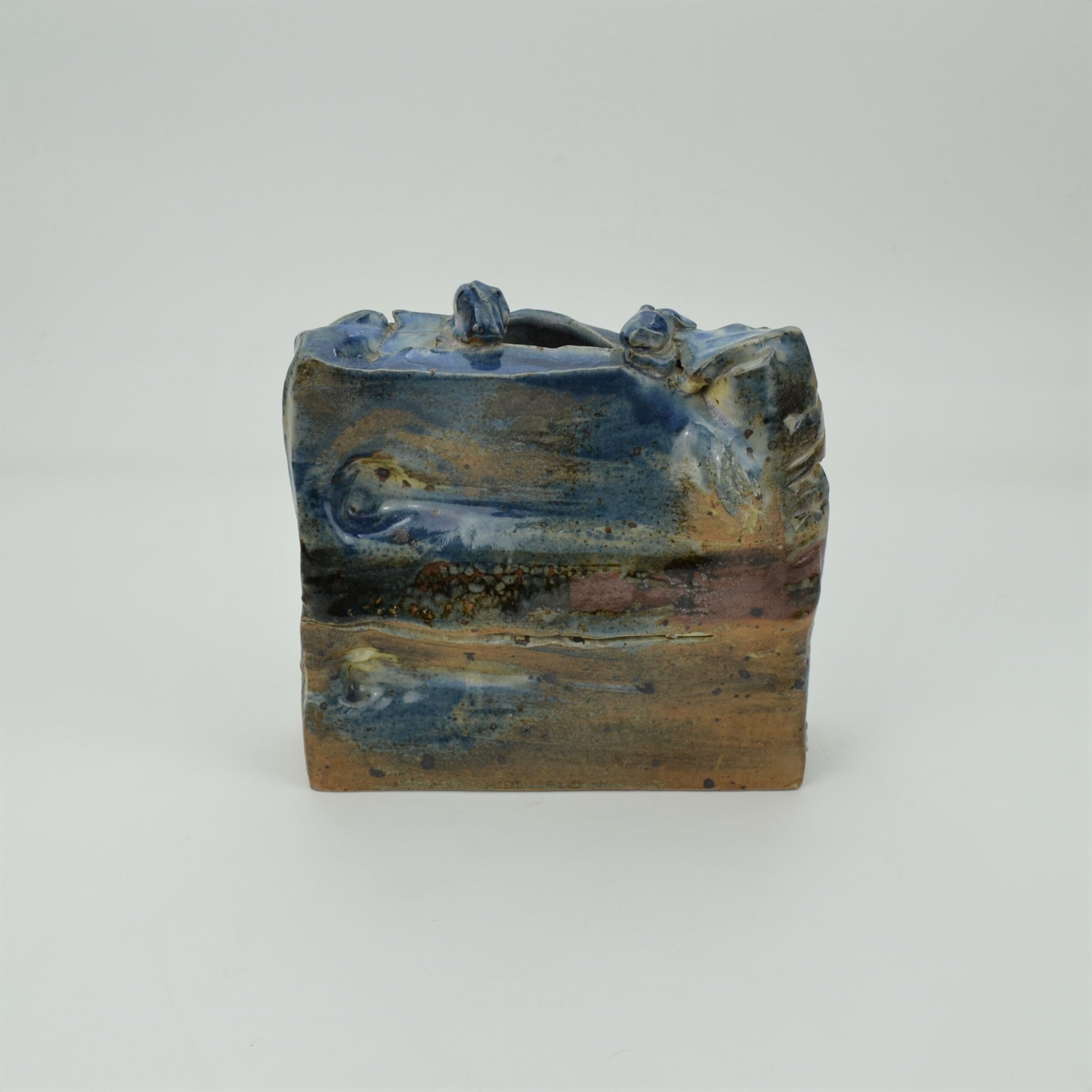 Sandstone vase by Vicente Vigreyos