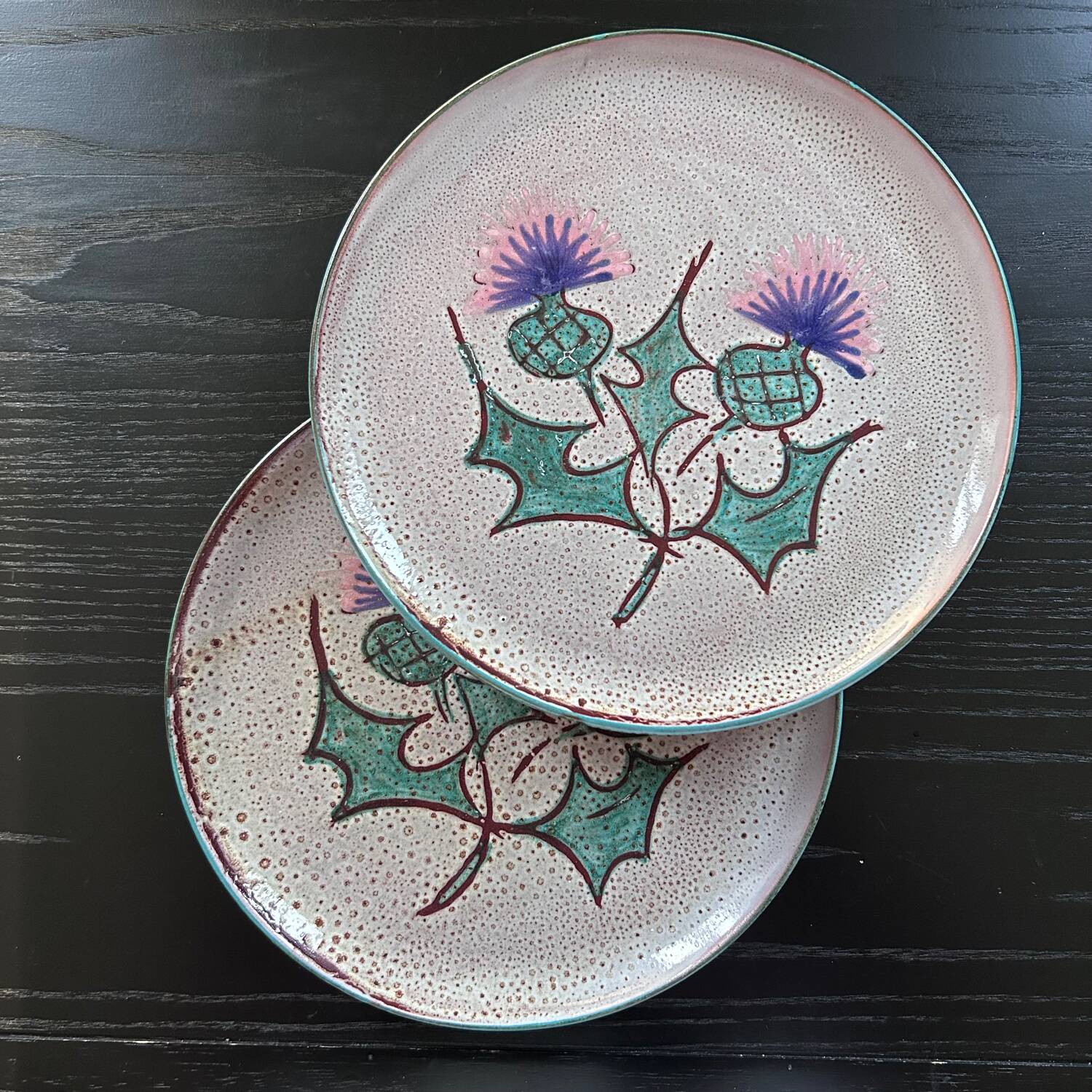 Pair of plates with thistle decoration