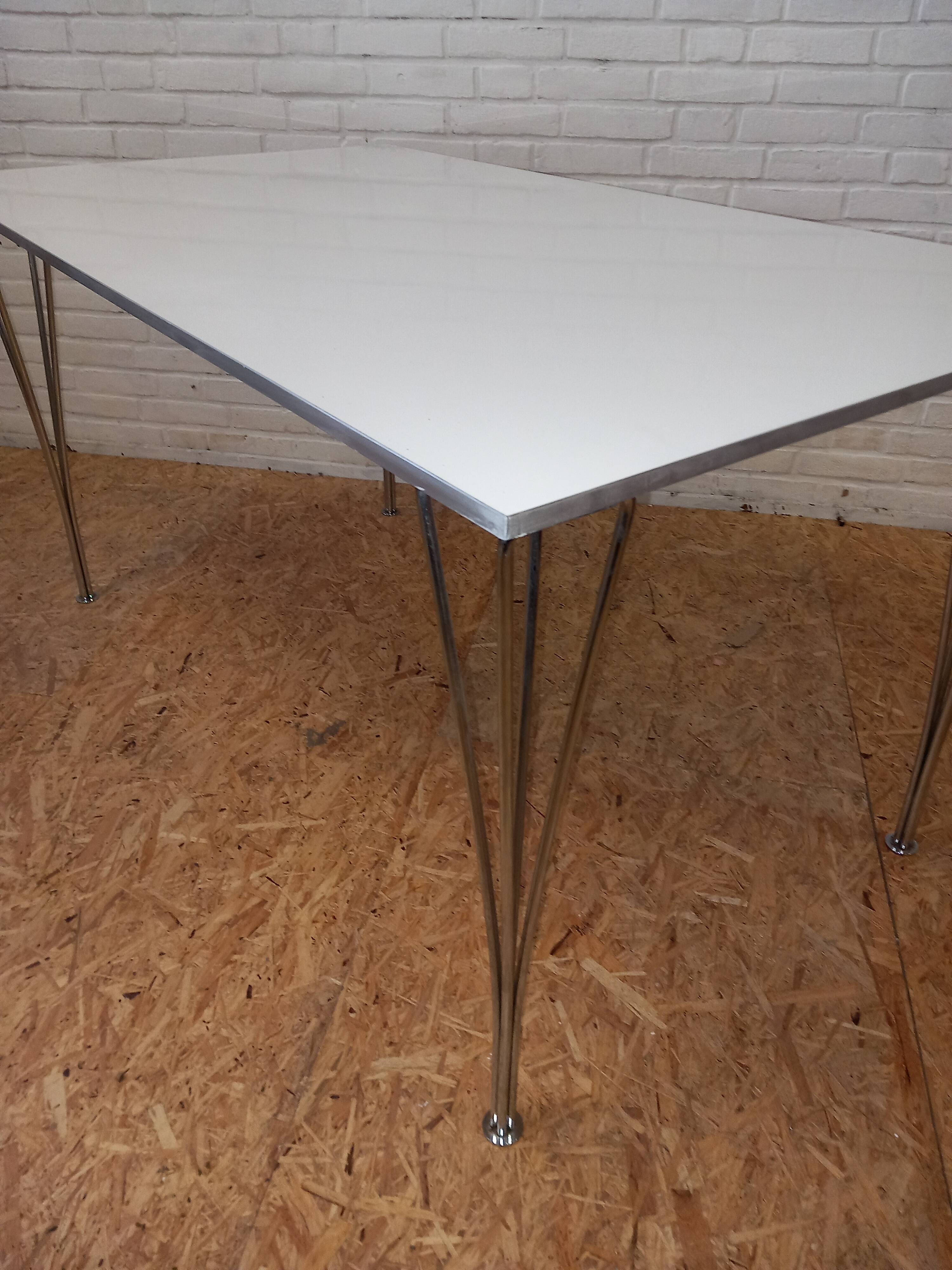 Fritz Hansen Dining table