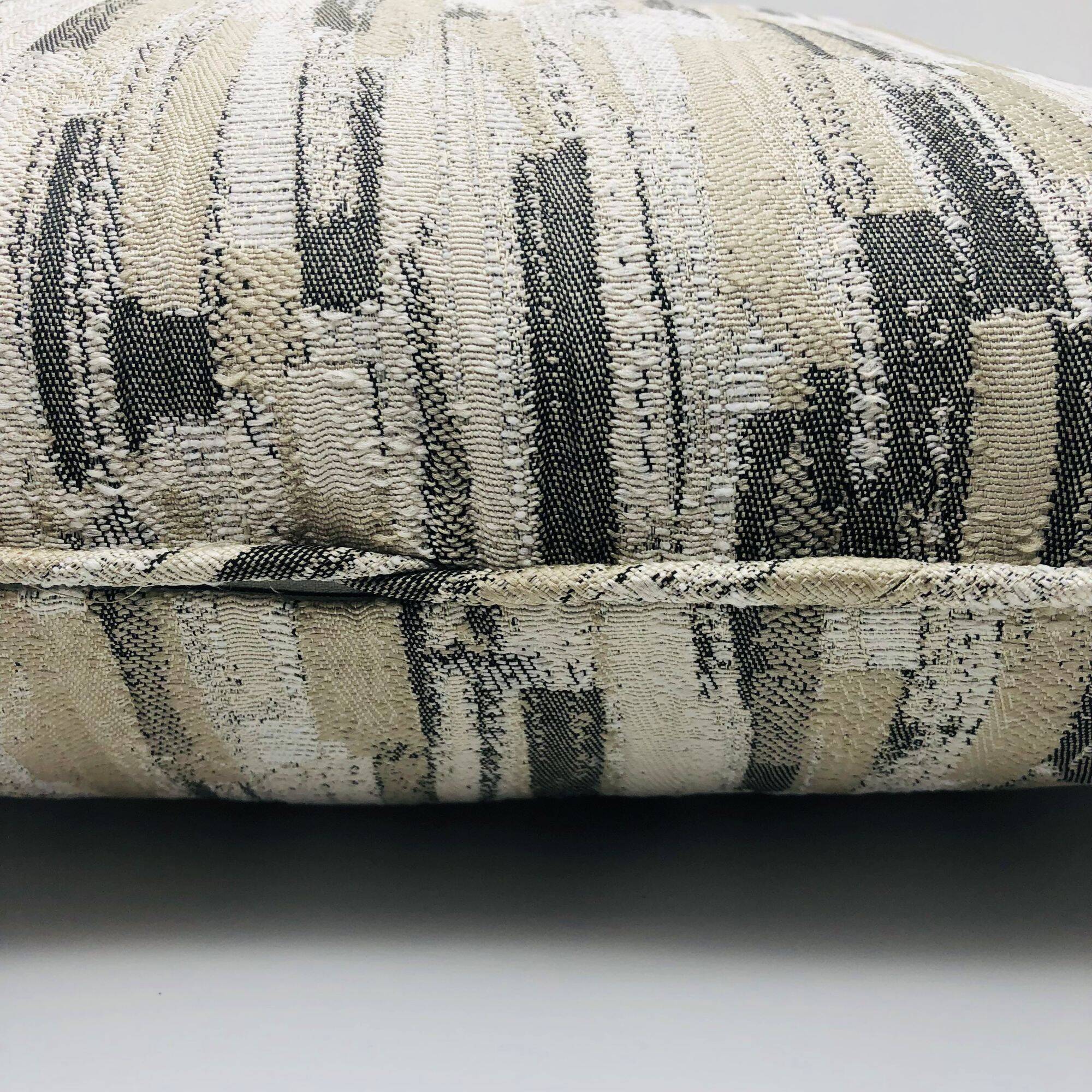 Square cushion, cover and insert. 50 x 50 cm. Piped edges