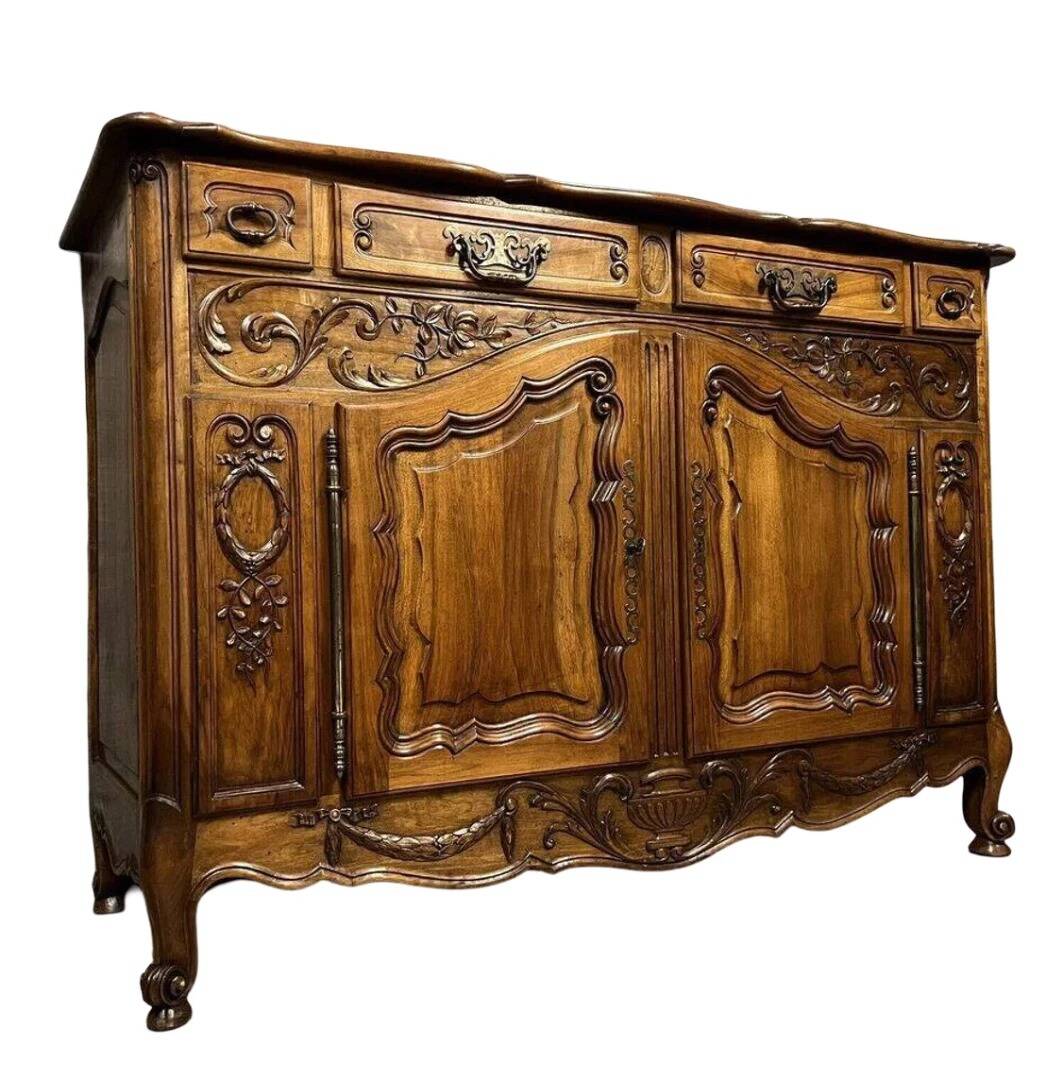 Provencal buffet in Louis XV style made of solid walnut, circa 1900.